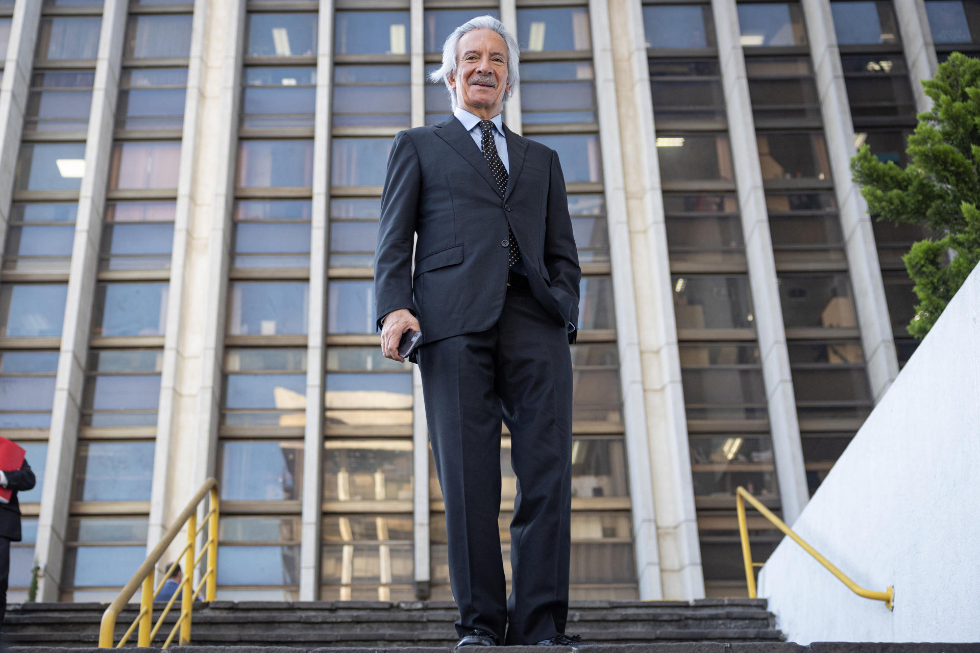 Fotografía de archivo del 13 de enero de 2025 del periodista guatemalteco José Rubén Zamora Marroquín, saliendo de una audiencia en Ciudad de Guatemala (Guatemala). EFE/ David Toro