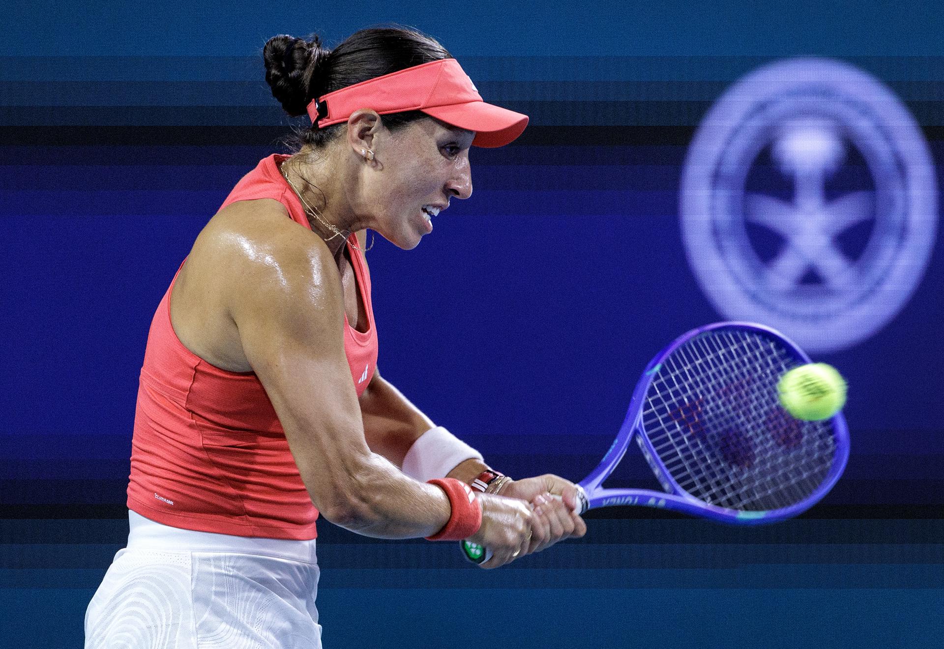 La estadounidense Jessica Pegula en acción ante la británica Emma Raducanu. EFE/CRISTOBAL HERRERA-ULASHKEVICH
