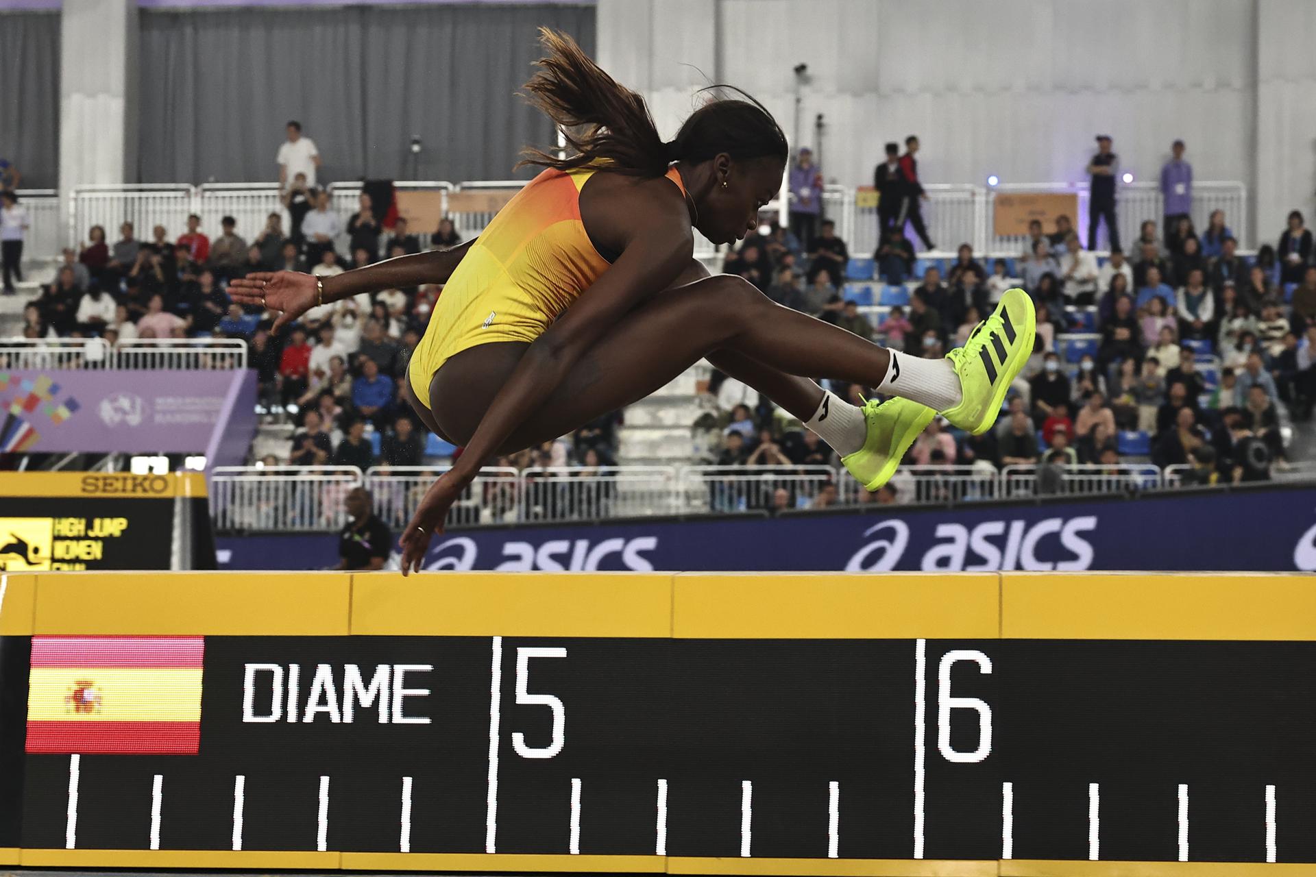 Fatima Diame, durante su participación en la final del salto de longitud de los Mundiales de Nanjing en la que conquistó el bronce. EFE/EPA/JESSICA LEE
