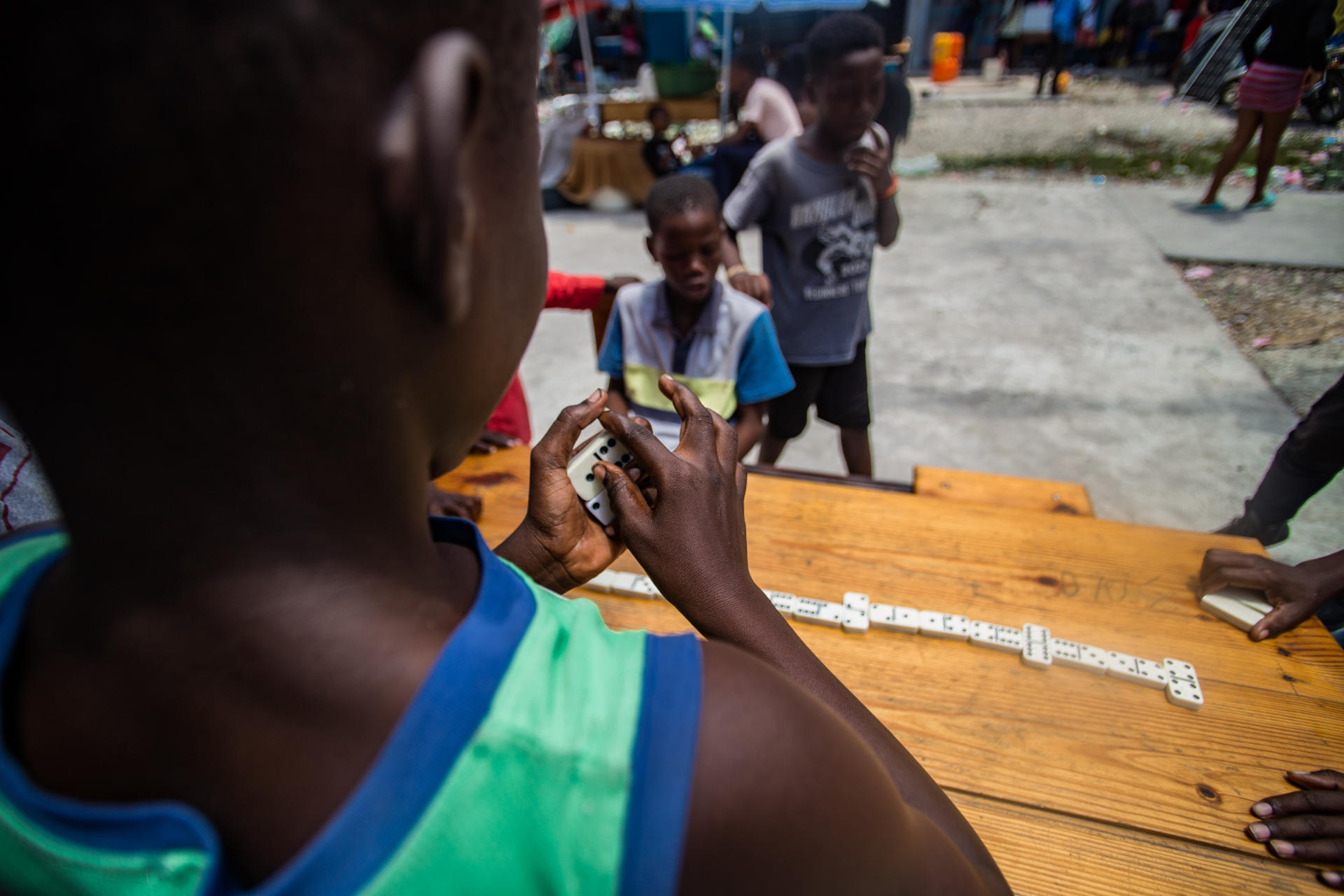 Fotografía de archivo de niños que permanecen refugiados en la escuela Marie Jeanne High School en Puerto Príncipe (Haití). EFE/ Mentor David Lorens
