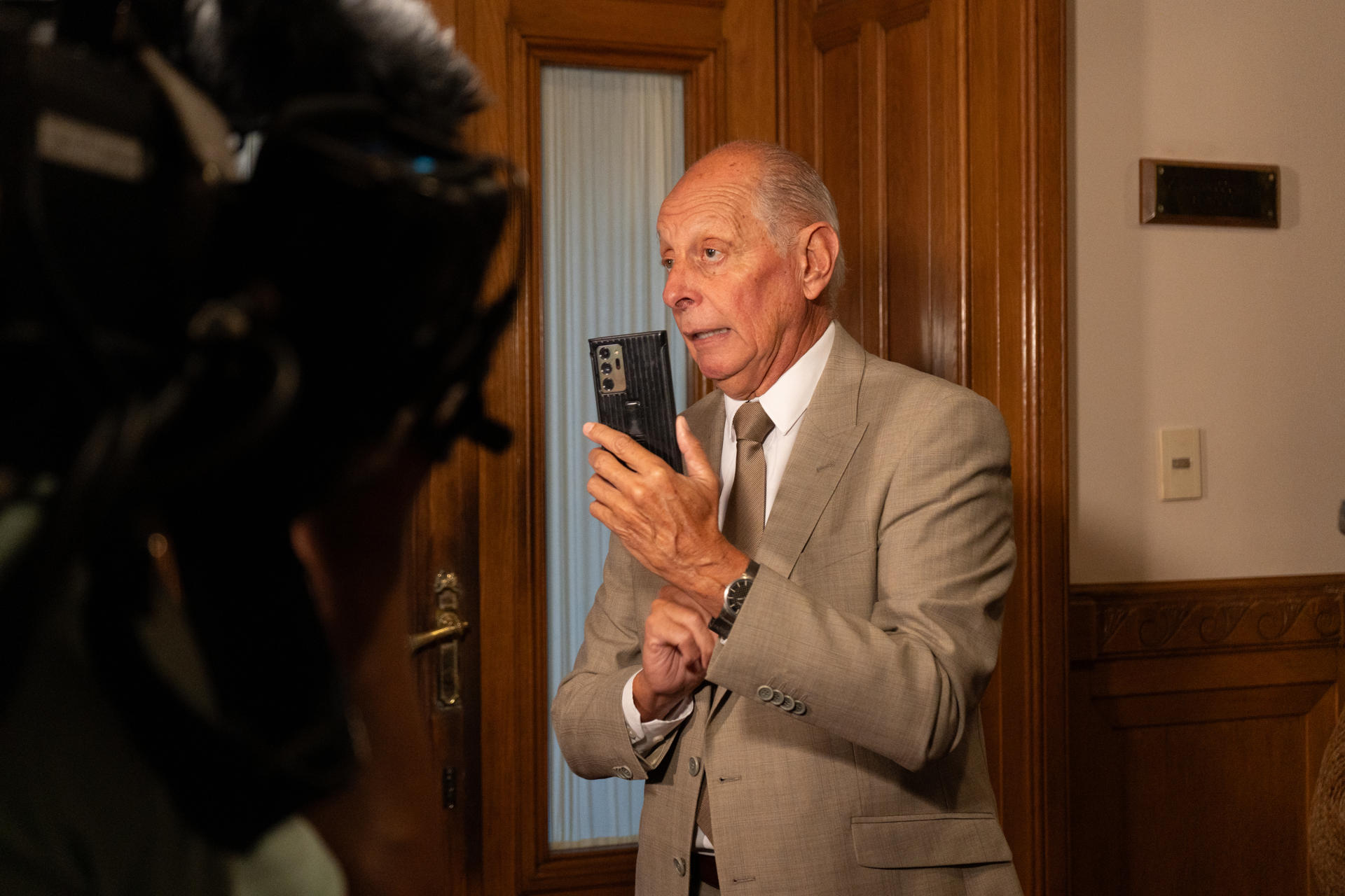 Fotografía de archivo, tomada el pasado 17 de febrero, en la que se registró a Gustavo Salle, diputado opositor uruguayo por el partido Identidad Soberana, en Montevideo (Uruguay). EFE/Sofía Torres