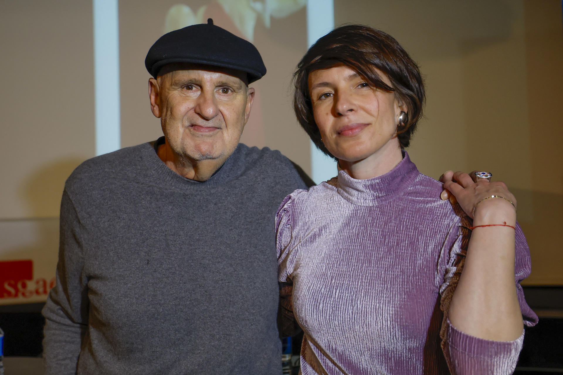 Antón Reixa y Kirenia M. Acosta durante la rueda de prensa de presentación de 'Cicatriz', la primera coproducción de Danza Inclusiva del Centro Coreográfico Galego, este lunes en Santiago de Compostela. EFE/Lavandeira jr