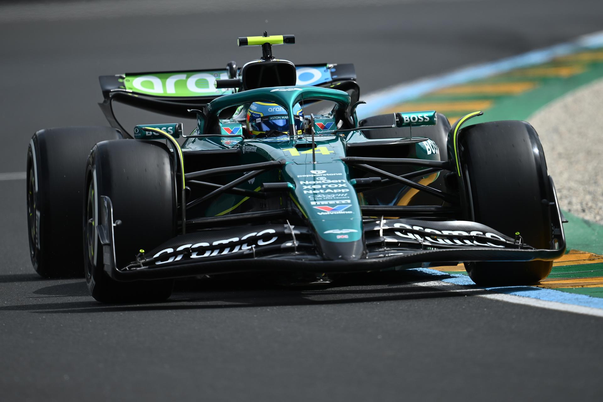 Fernando Alonso, de Aston Martin, durante la clasificación del Gran Premio de Australia. EFE/EPA/Joel Carrett AUSTRALIA AND NEW ZEALAND OUT