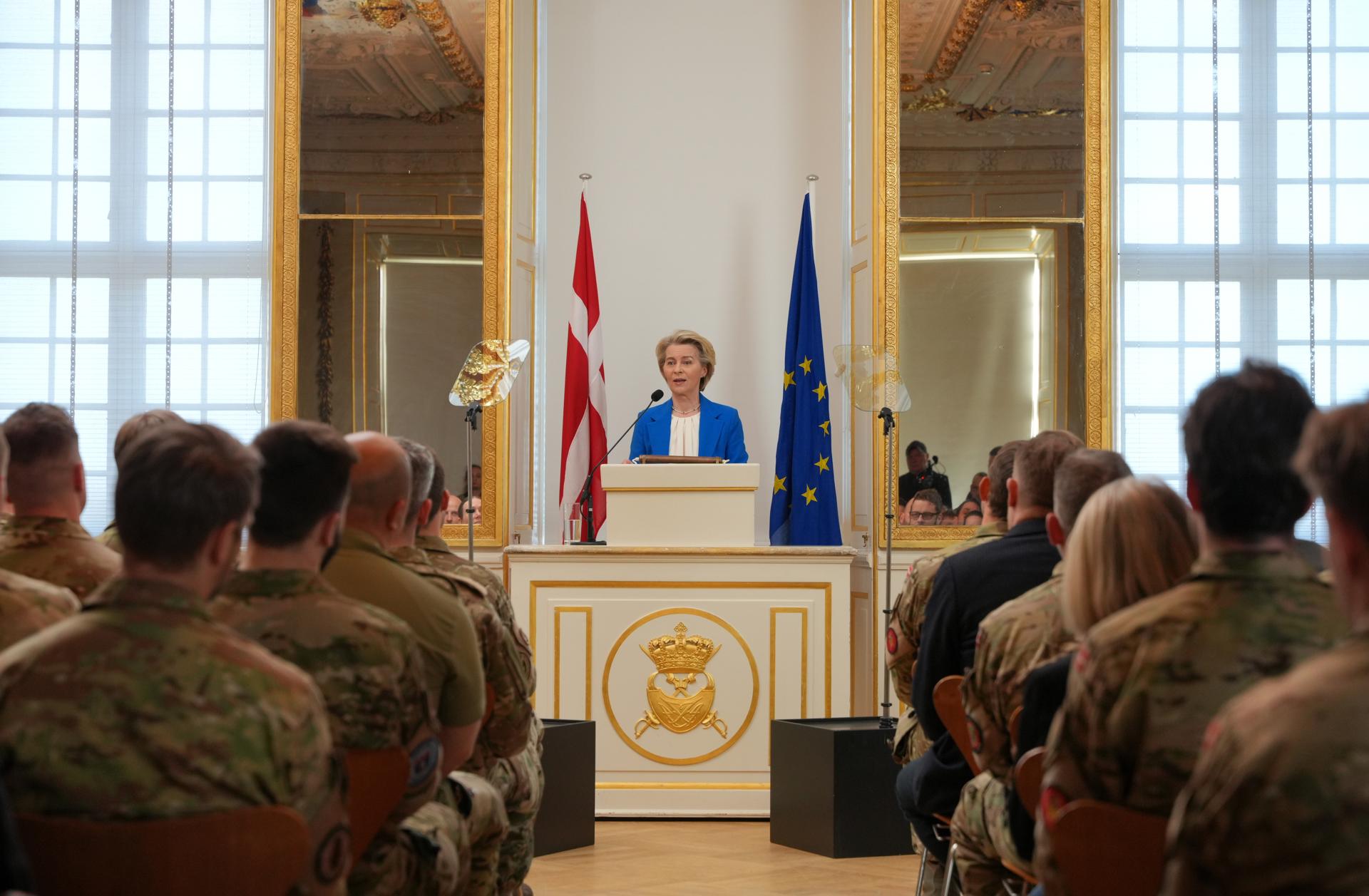 Von der Leyen pronuncia un discurso en la Escuela de Oficiales del Ejército en el Castillo de Frederiksberg, en Frederiksberg, Dinamarca, el 18 de marzo de 2025. Dinamarca EFE/EPA/EMIL HELMS DINAMARCA FUERA