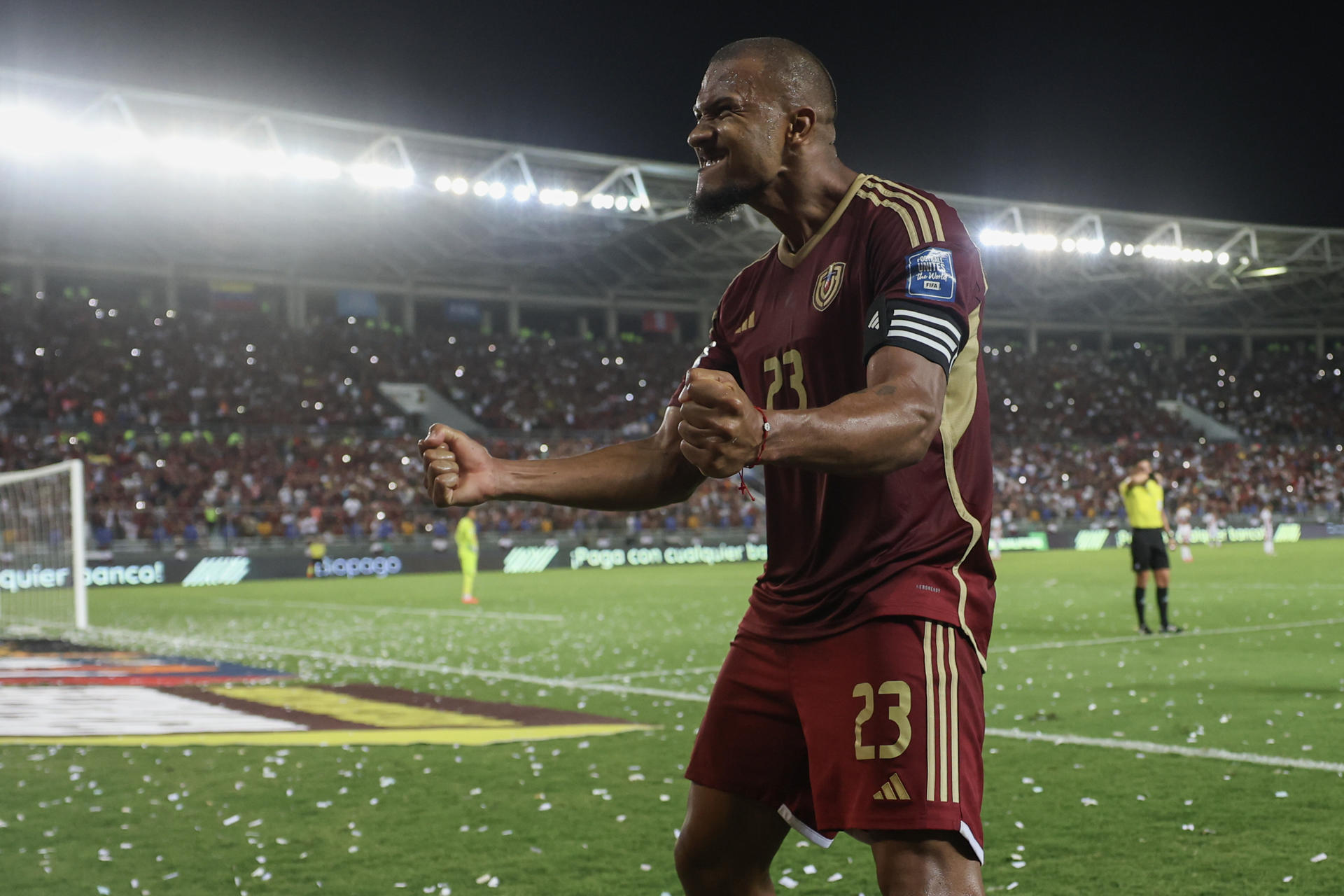 Salomón Rondón de Venezuela celebra su gol en un partido de las eliminatorias sudamericanas para el Mundial de 2026. EFE/ Miguel Gutiérrez