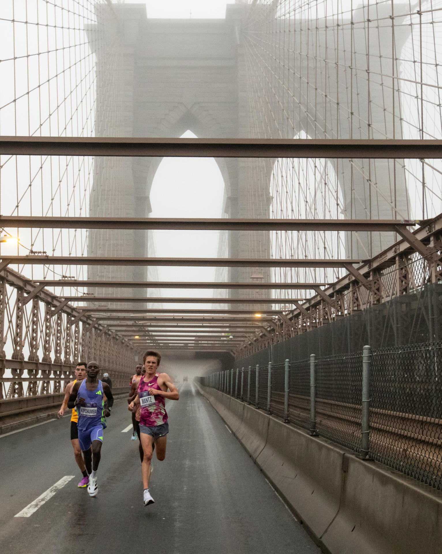 Fotografía cedida por New York Road Runners de Conner Mantz (d) y Abel Kipchumba (i) en la Media Maratón de Nueva York. EFE/New York Road Runners