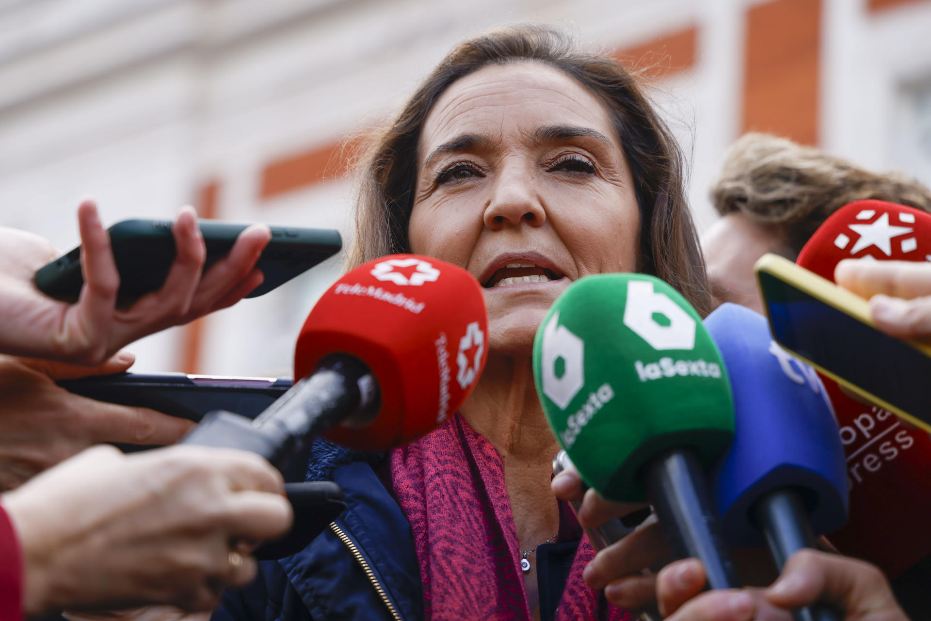 La portavoz del PSOE en el Ayuntamiento de Madrid, Reyes Maroto este miércoles en la Puerta del Sol. EFE/ Blanca Millez