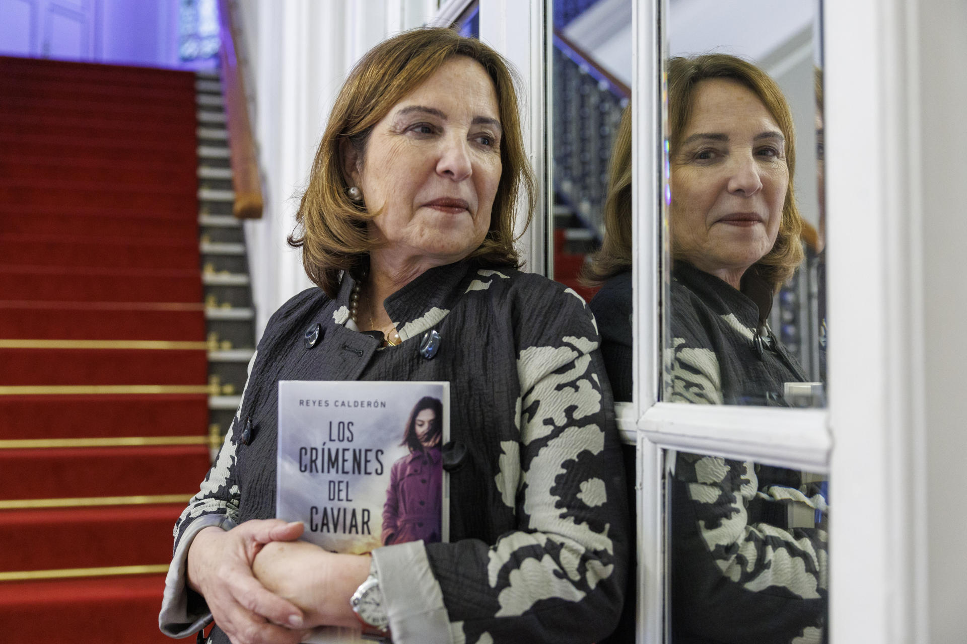 La escritora Reyes Calderón posa durante una entrevista con EFE en Zaragoza. EFE/Javier Cebollada