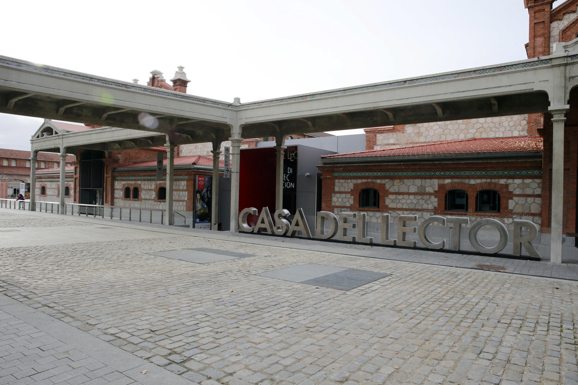 Fachada exterior de la Casa del Lector en el Espacio Matadero de Madrid, en una imagen de archivo. EFE/Zipi