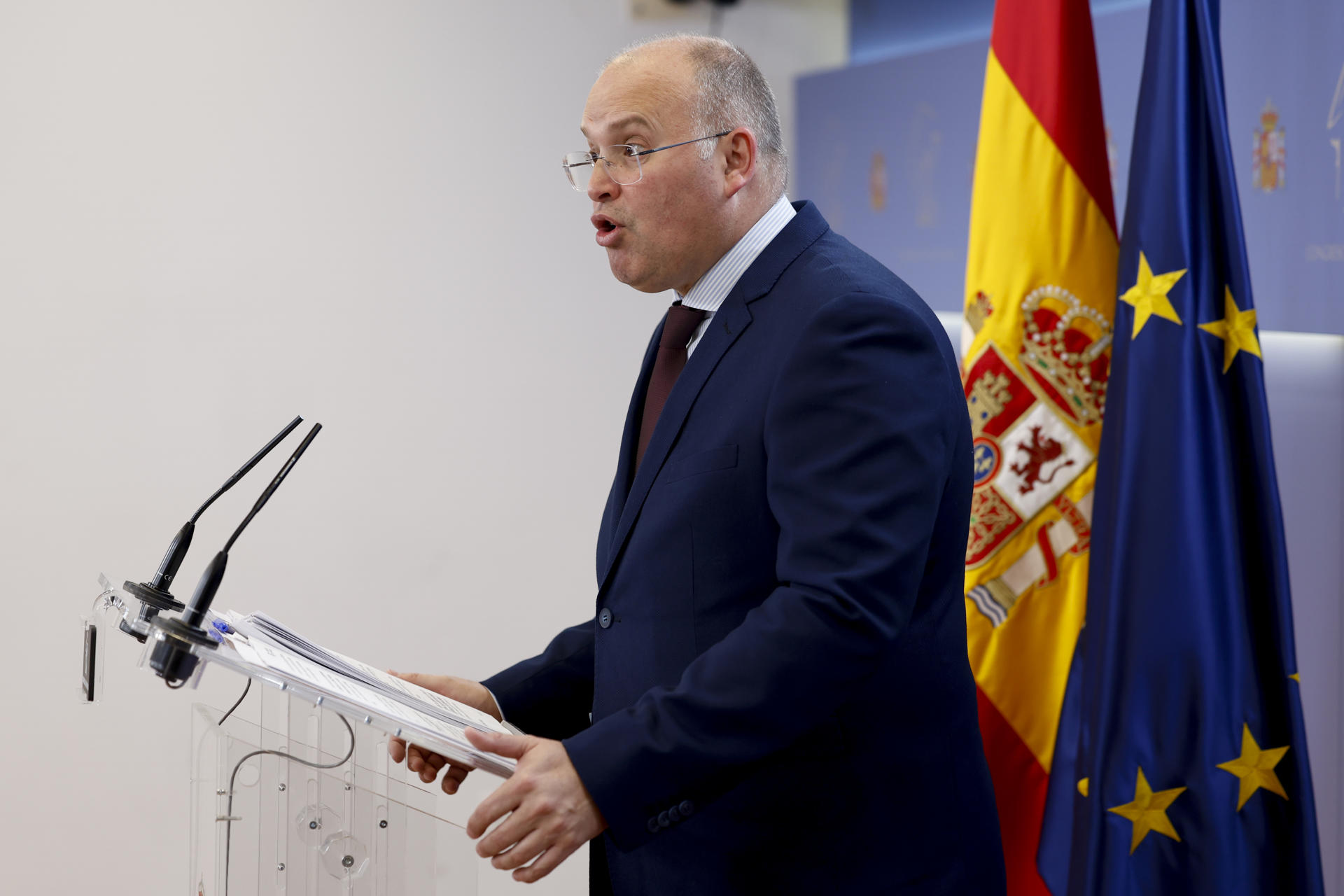 El portavoz del PP, Miguel Tellado, durante la rueda de prensa que ha ofrecido este martes en el Congreso, donde tienen lugar las reuniones de la Mesa y de la Junta de Portavoces. EFE/ Mariscal