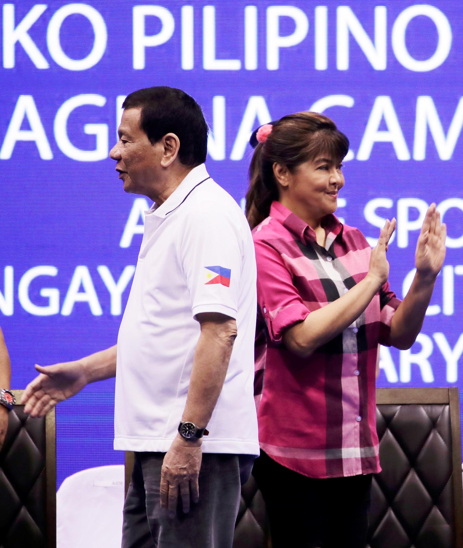 FRM07. Binan (Philippines), 23/02/2019.- Foto de archivo del entonces presidente de Filipinas, Rodrigo Duterte, y la senadora Imee Marcos, hermana del actual presidente, Ferdinand Marcos Jr. (Elecciones, Filipinas) EFE/EPA/FRANCIS R. MALASIG