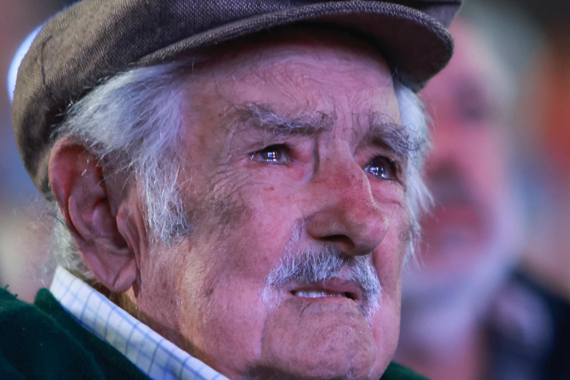 El expresidente de Uruguay, José Mujica, reacciona durante su homenaje en el 54 aniversario del partido político Frente Amplio este miércoles, en Montevideo (Uruguay). EFE/ Gastón Britos