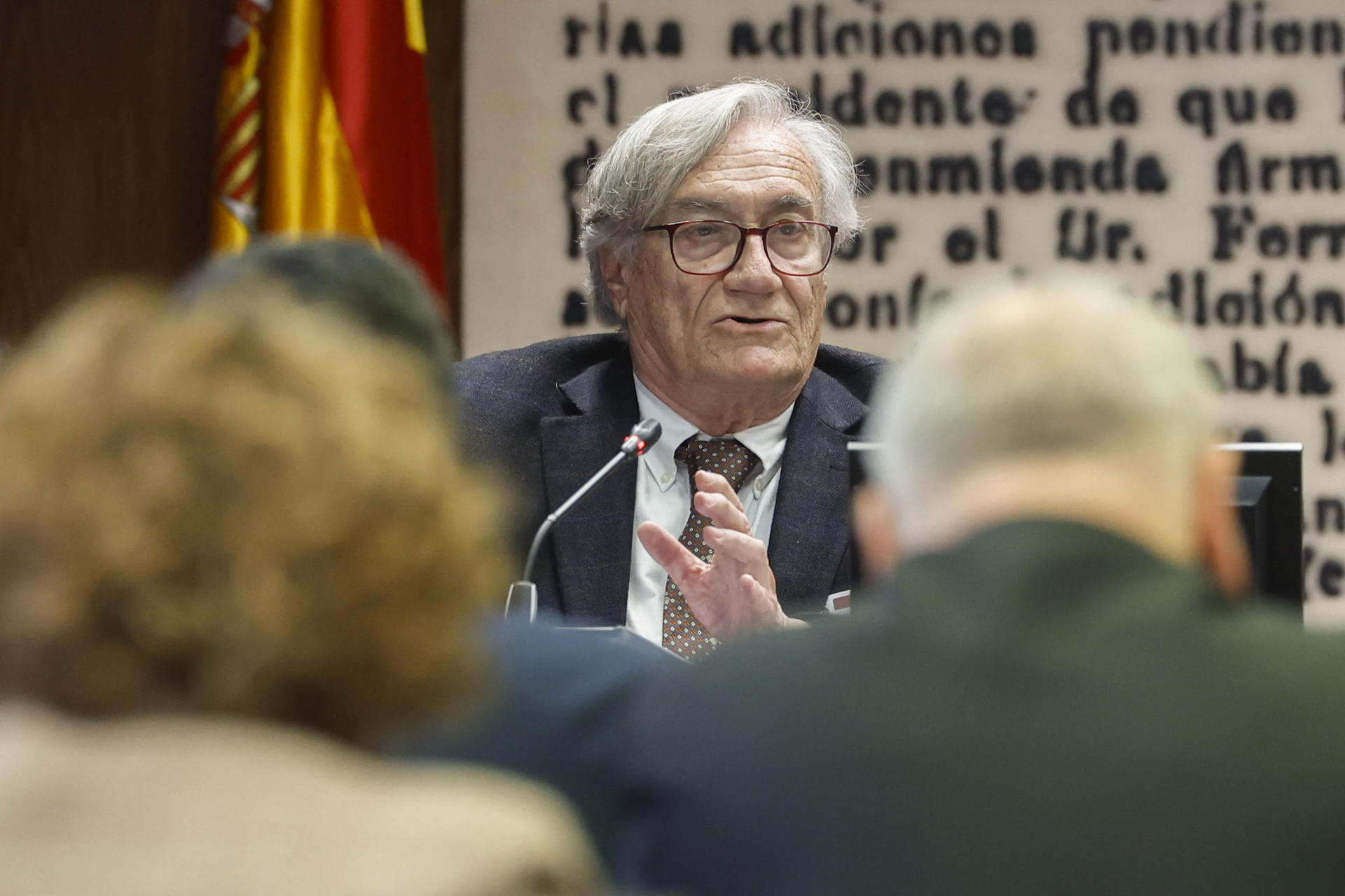 El catedrático Juan Bautista Marco asiste a la comisión de investigación en el Senado sobre la dana que inicia este lunes sus comparecencias con dos catedráticos de hidráulica para dilucidar qué falló el 29 de octubre de 2024. EFE/ Juan Carlos Hidalgo