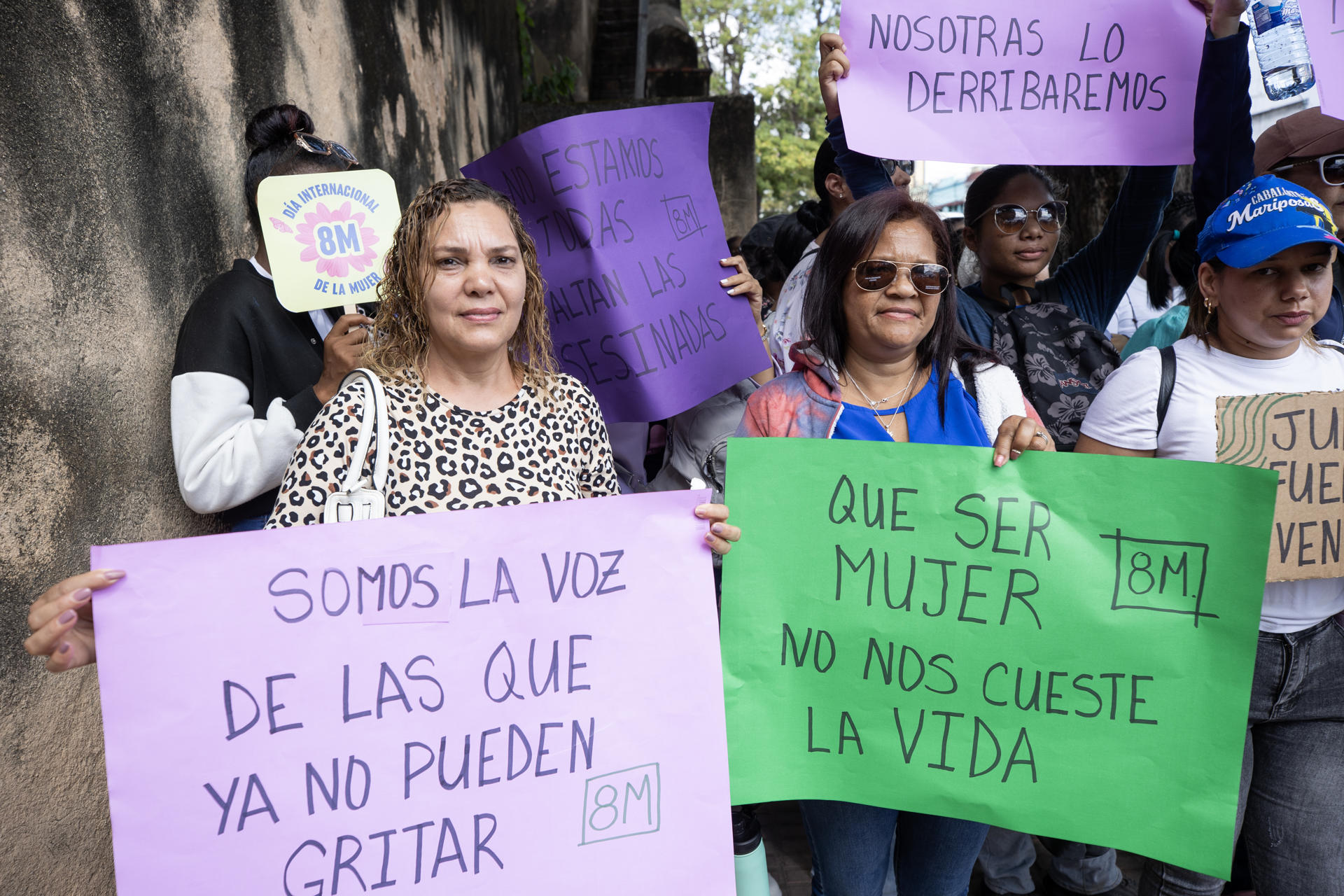 Varias mujeres participan en una manifestación este sábado, con motivo del Día Internacional de la Mujer, en el Parque Independencia en Santo Domingo (República Dominicana). EFE/ Orlando Barría