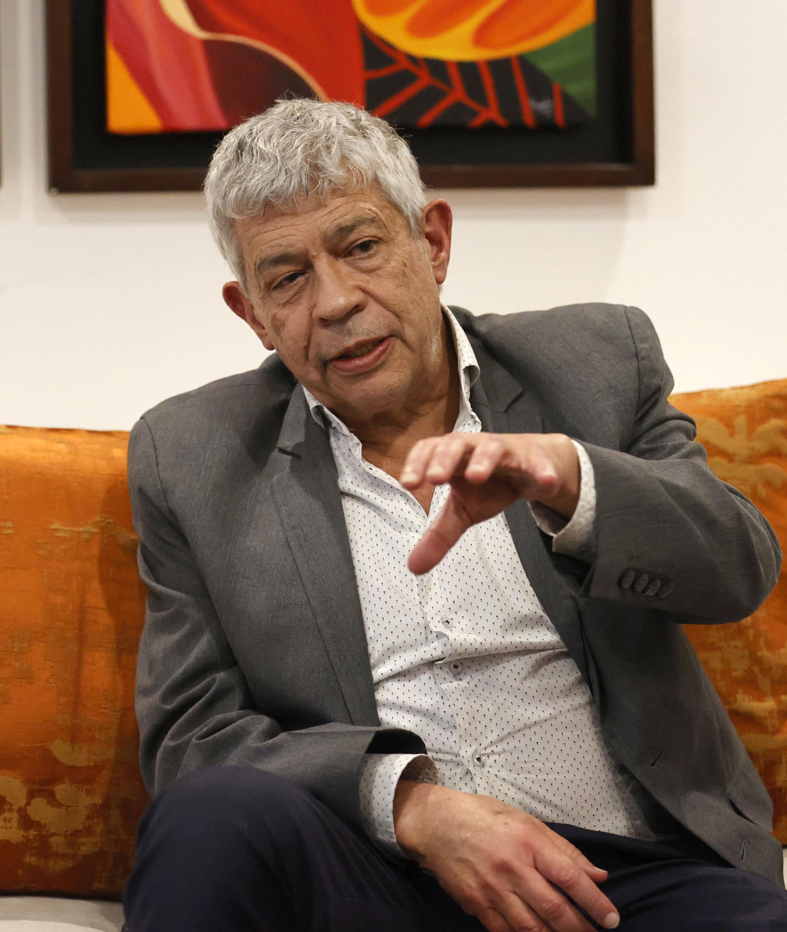 El filósofo y economista Jorge Iván González habla durante una entrevista con EFE este 5 de marzo de 2025, en Bogotá (Colombia). EFE/Mauricio Dueñas Castañeda