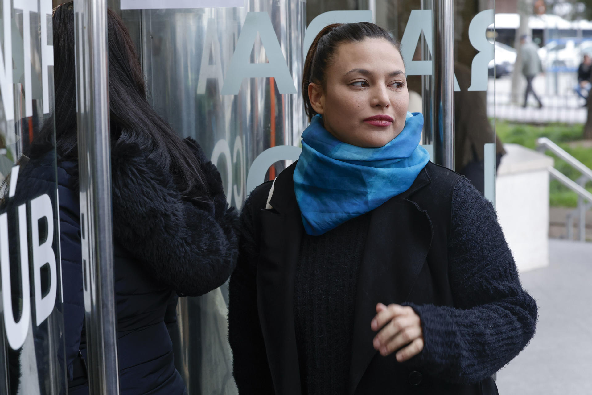 La actriz Elisa Mouliaá a su llegada al Juzgado de Instrucción número 47 de Madrid en Plaza Castilla este jueves donde ha entregado su móvil al juez que investiga a Íñigo Errejón por presunta agresión sexual. EFE/ Zipi