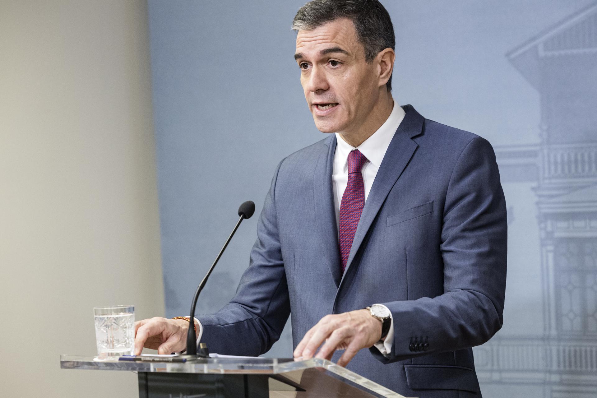 El presidente del Gobierno, Pedro Sánchez, durante la rueda de prensa junto al primer ministro de Finlandia. EFE/EPA/RONI REKOMAA