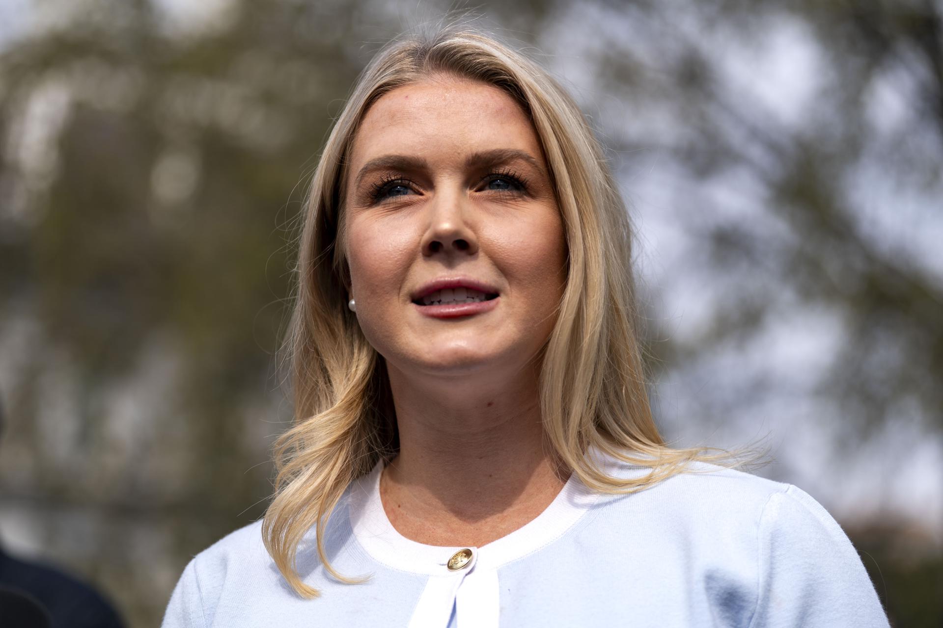 La portavoz del Gobierno estadounidense, Karoline Leavitt, fue registrada este jueves, 20 de marzo, durante su rueda de prensa diaria, en los jardines de la Casa Blanca, en Washington DC (EE.UU.). EFE/Bonnie Cash/Pool