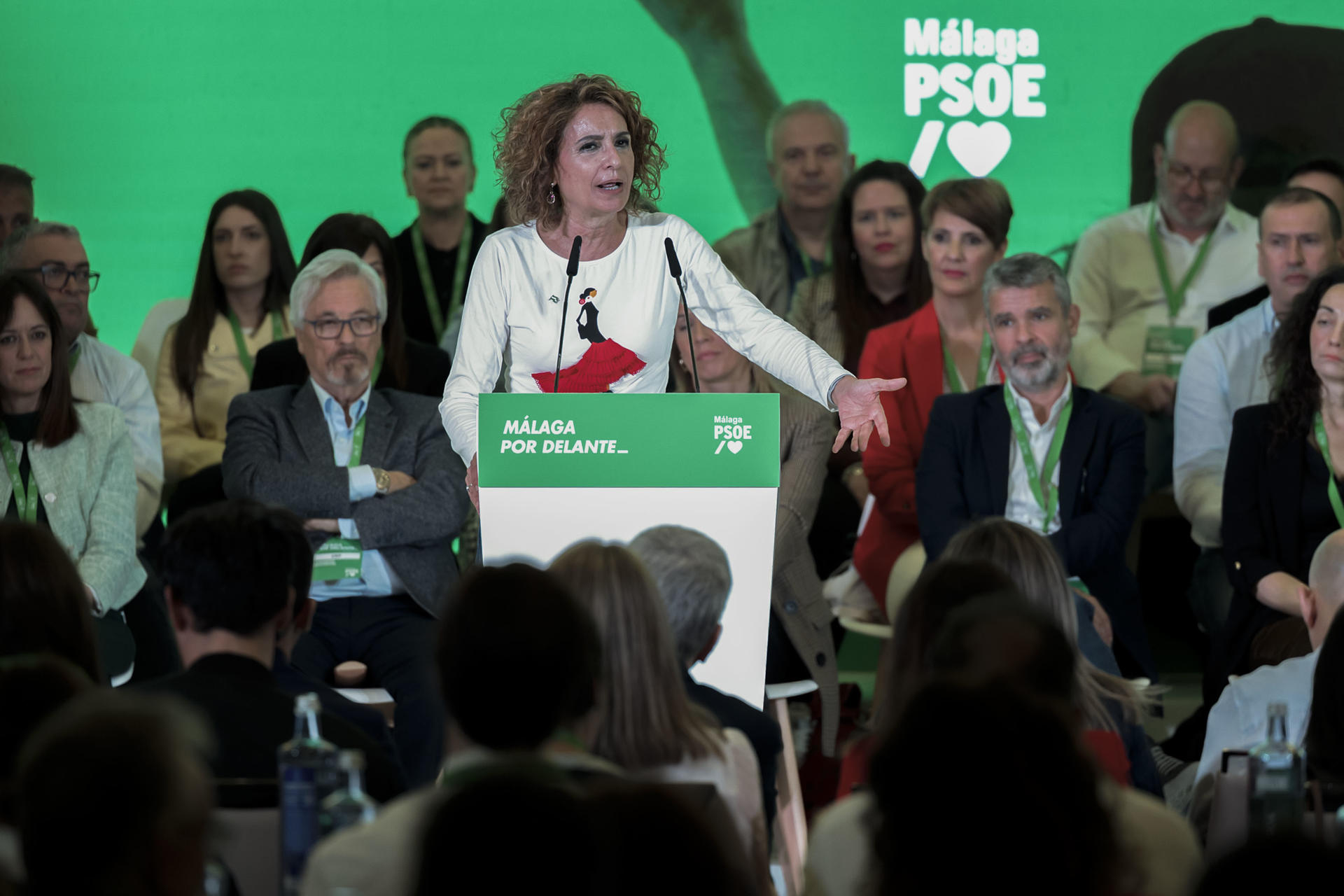 La secretaria general del PSOE de Andalucía, María Jesús Montero, interviene en el congreso del PSOE de Málaga, este domingo. EFE/Daniel Pérez