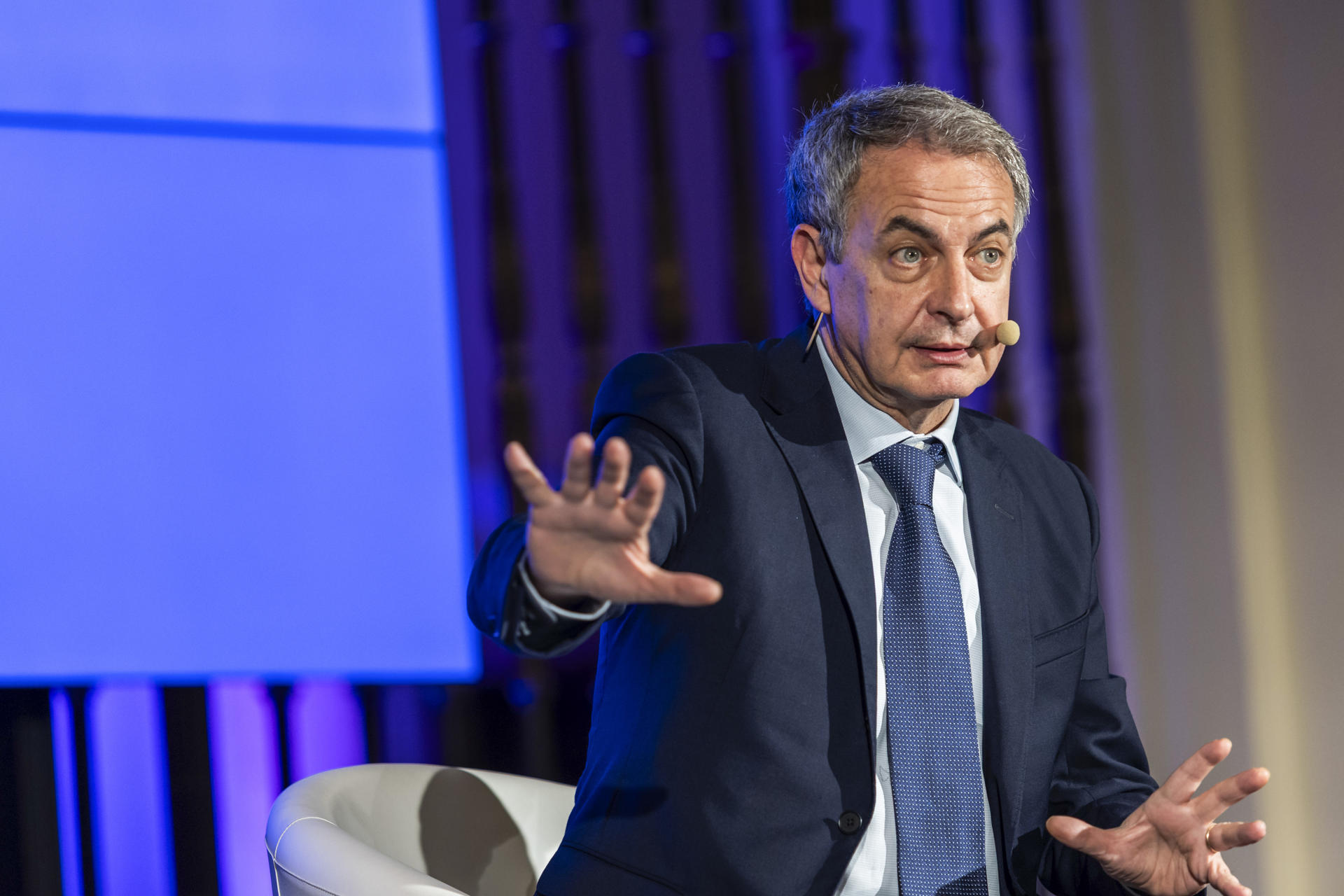 El expresidente del Gobierno José Luis Rodríguez Zapatero pronuncia este viernes una conferencia con motivo del 20 aniversario de la Ley Integral contra la Violencia de Género, en el marco de los actos organizados por el Día de la Mujer. EFE/Ángeles Visdómine