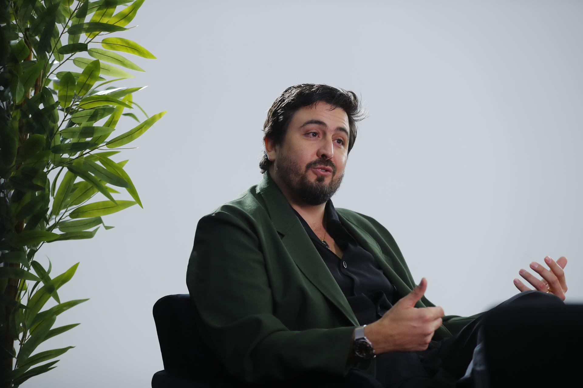 El empresario mexicano, Amaury Vergara habla este viernes (ayer), durante una entrevista con EFE, en la ciudad de Guadalajara, en Jalisco (México). EFE/ Francisco Guasco
