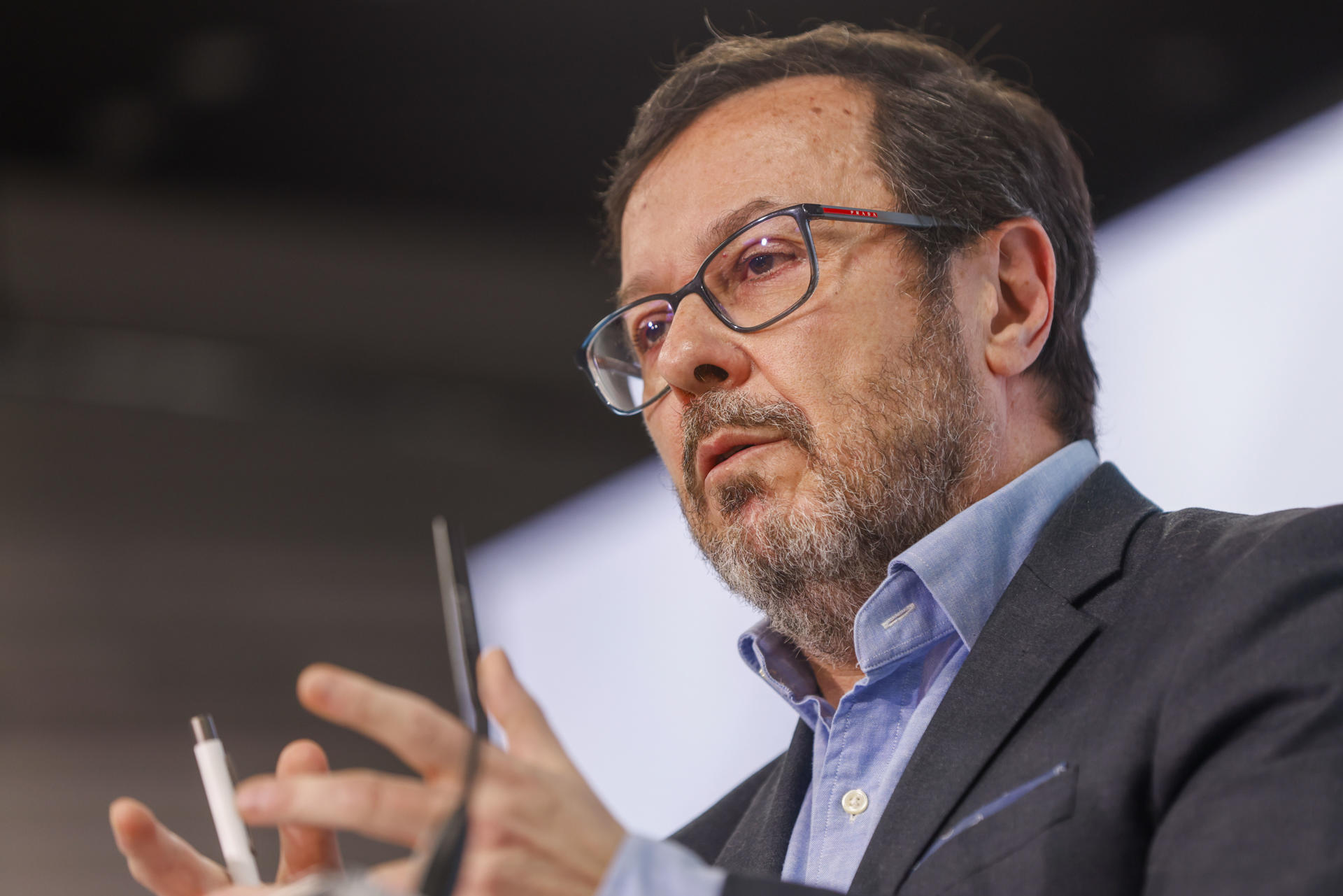 El portavoz nacional de Vox, José Antonio Fúster, da una rueda de prensa tras la reunión del Comité de Acción del partido este lunes en la sede de la formación política en Madrid. EFE/ Blanca Millez