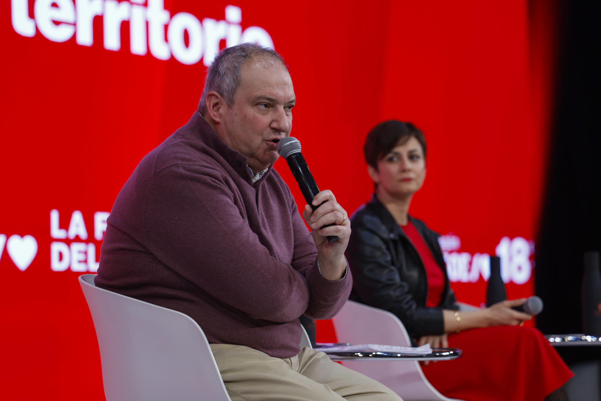 El ministro de Industria y Turismo, Jordi Hereu, interviene en el XVIII Congreso del PSOE de Aragón, este sábado en Zaragoza. EFE/Javier Cebollada