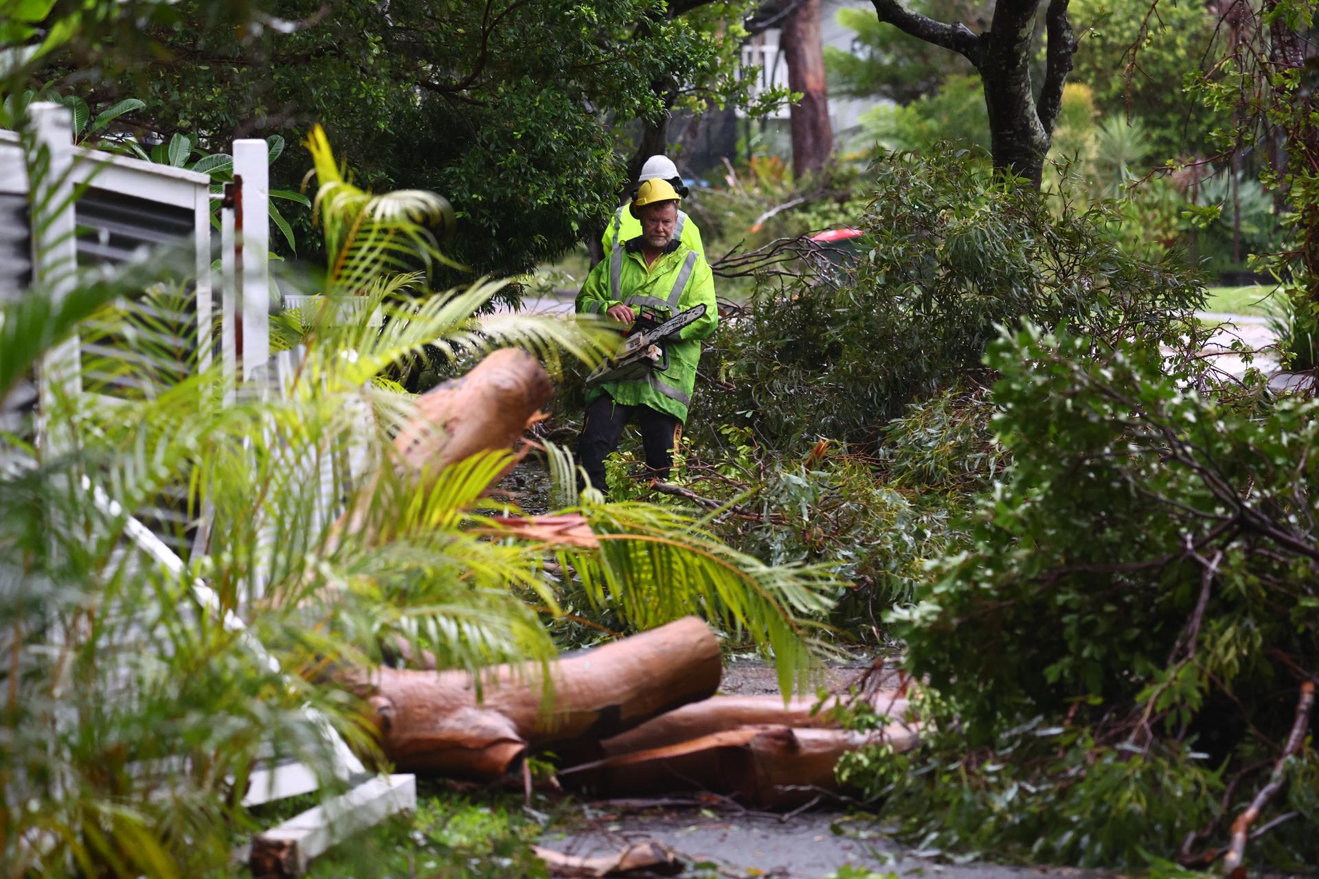 Destrozos provocados por el ciclón Alfred a su paso por el este de Australia.
EFE/EPA/JASON O'BRIEN AUSTRALIA AND NEW ZEALAND OUT