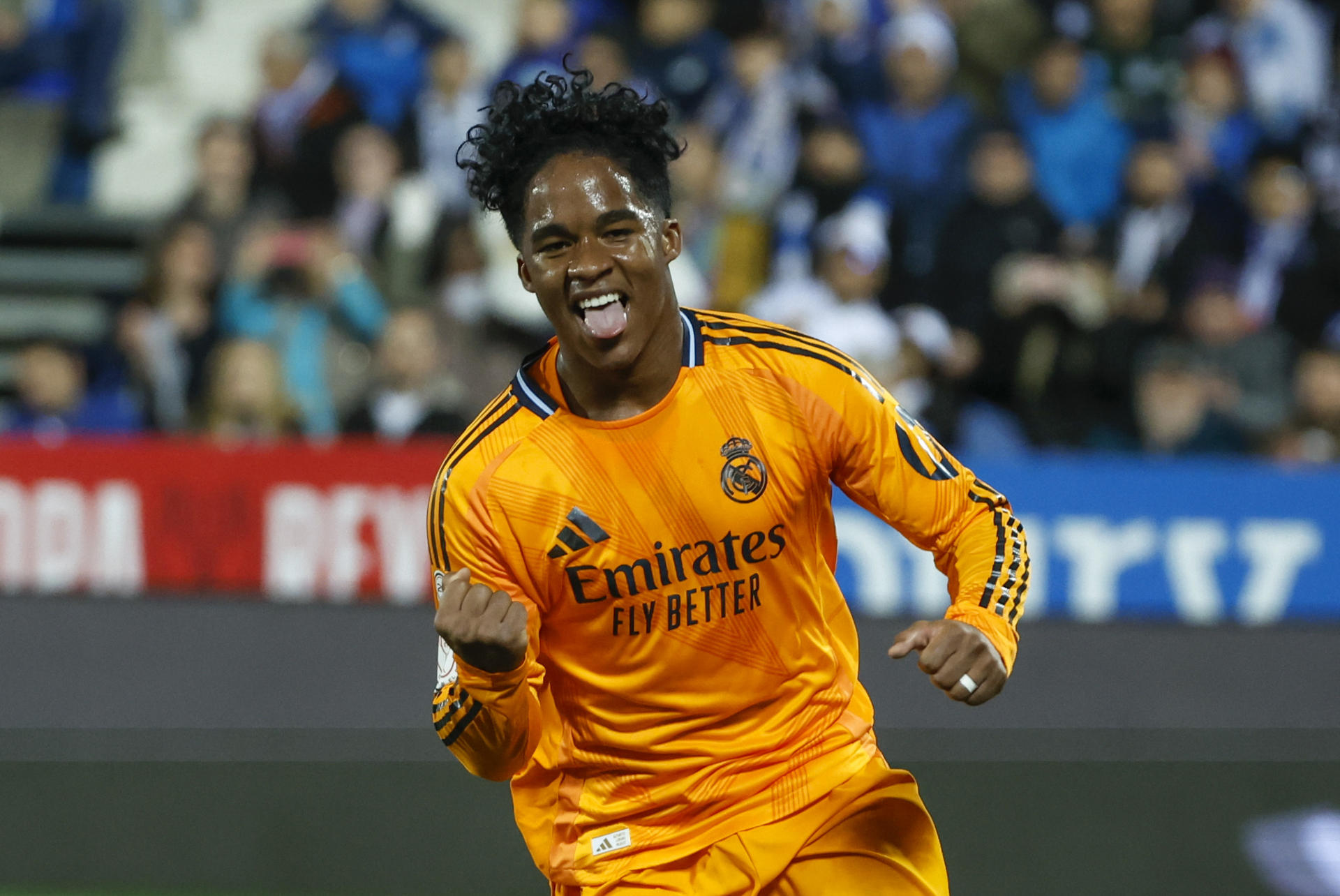 El delantero brasileño del Real Madrid Endrick celebra tras marcar el 2-0 durante el partido de cuartos de final de la Copa del Rey que CD Leganés y Real Madrid. EFE/ Juanjo Martín