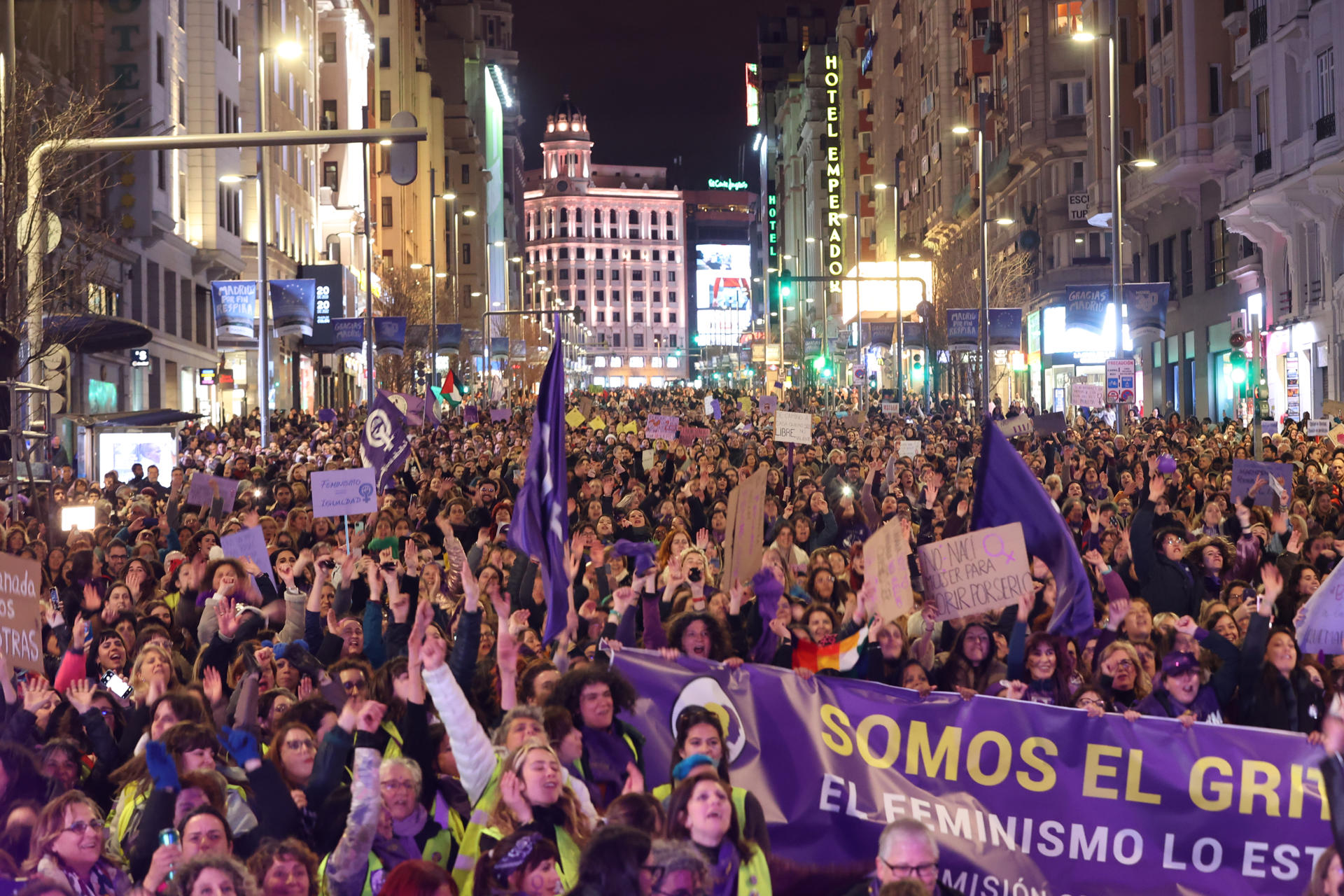 Imagen de archivo de una manifestación del 8-M en Madrid con motivo del "Día Internacional de la Mujer". EFE / Kiko Huesca.