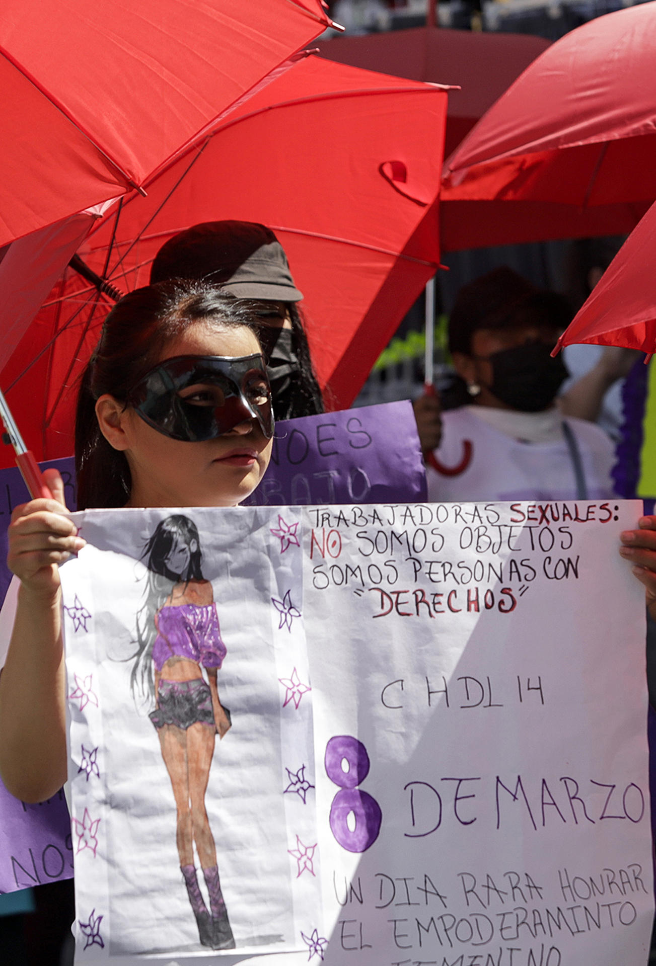 Trabajadoras sexuales marchan en el marco del Día Internacional de la Mujer este sábado, en el estado de Puebla (México). EFE/ Hilda Ríos