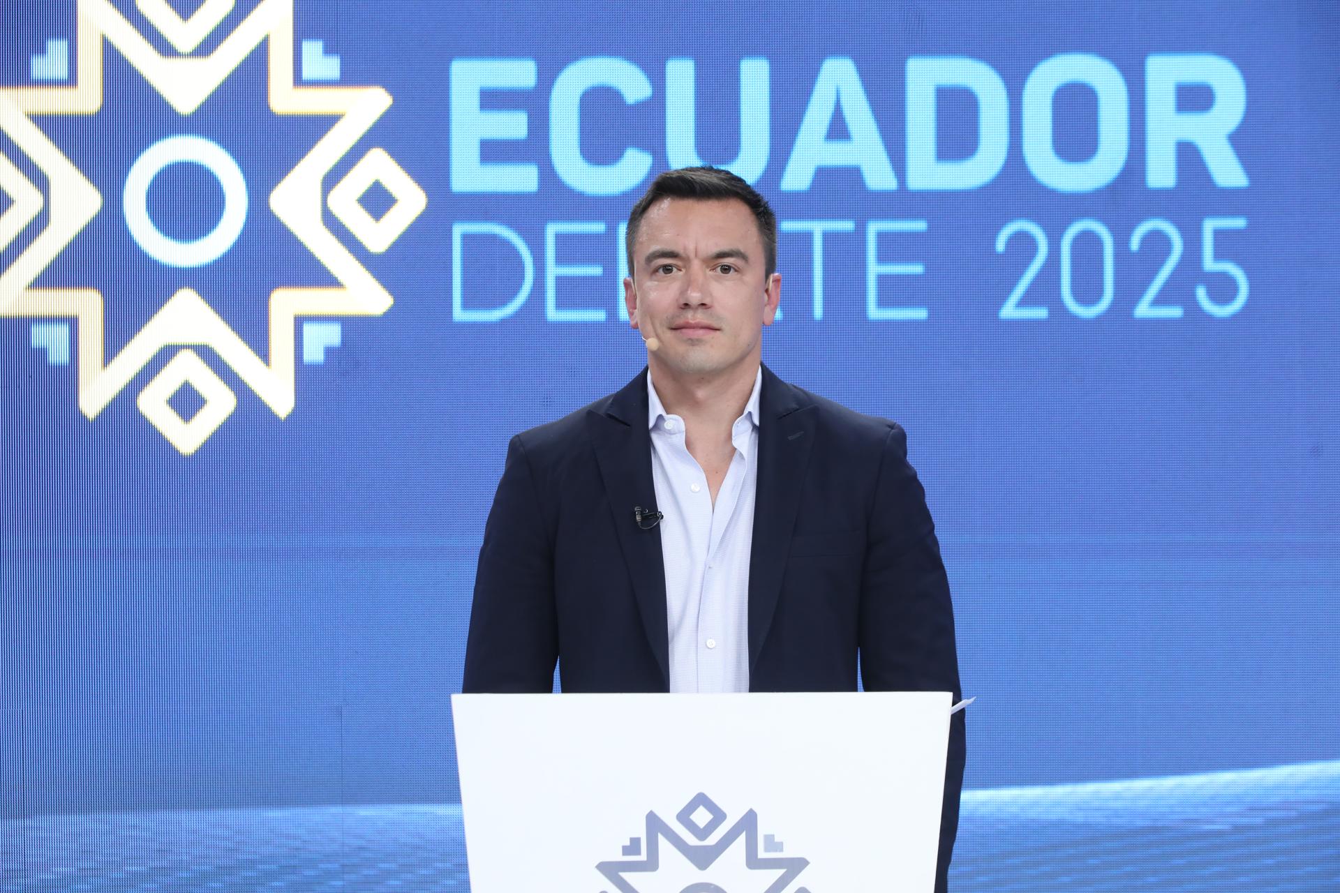 Fotografía cedida por el Consejo Nacional Electoral del presidente de Ecuador y aspirante a la reelección, Daniel Noboa, durante el único debate entre candidatos antes de la segunda vuelta de las presidenciales en el país andino este domingo, en Quito. EFE/ Consejo Nacional Electoral