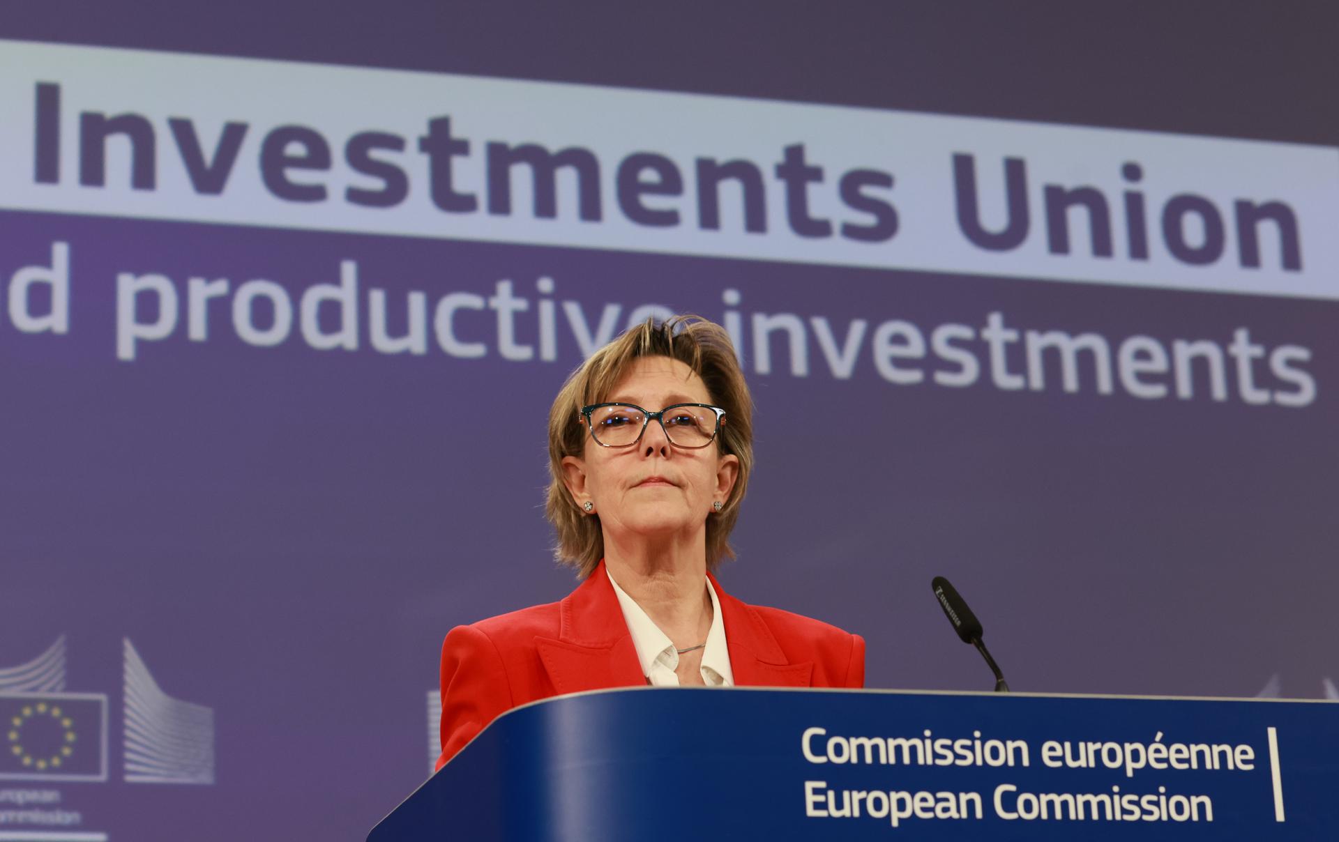 La comisaria de Servicios Financieros, Maria Luís Albuquerque, al presentar el plan para una Unión de Ahorro e Inversión en Bruselas (Bélgica), hoy 19 de marzo de 2025. EFE/EPA/OLIVIER HOSLET