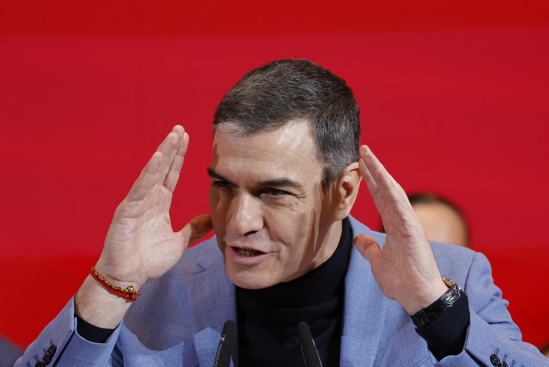 El presidente del Gobierno, Pedro Sánchez interviene en la clausura del XV Congreso del PSdeG, este domingo en Santiago de Compostela. EFE/Lavandeira Jr