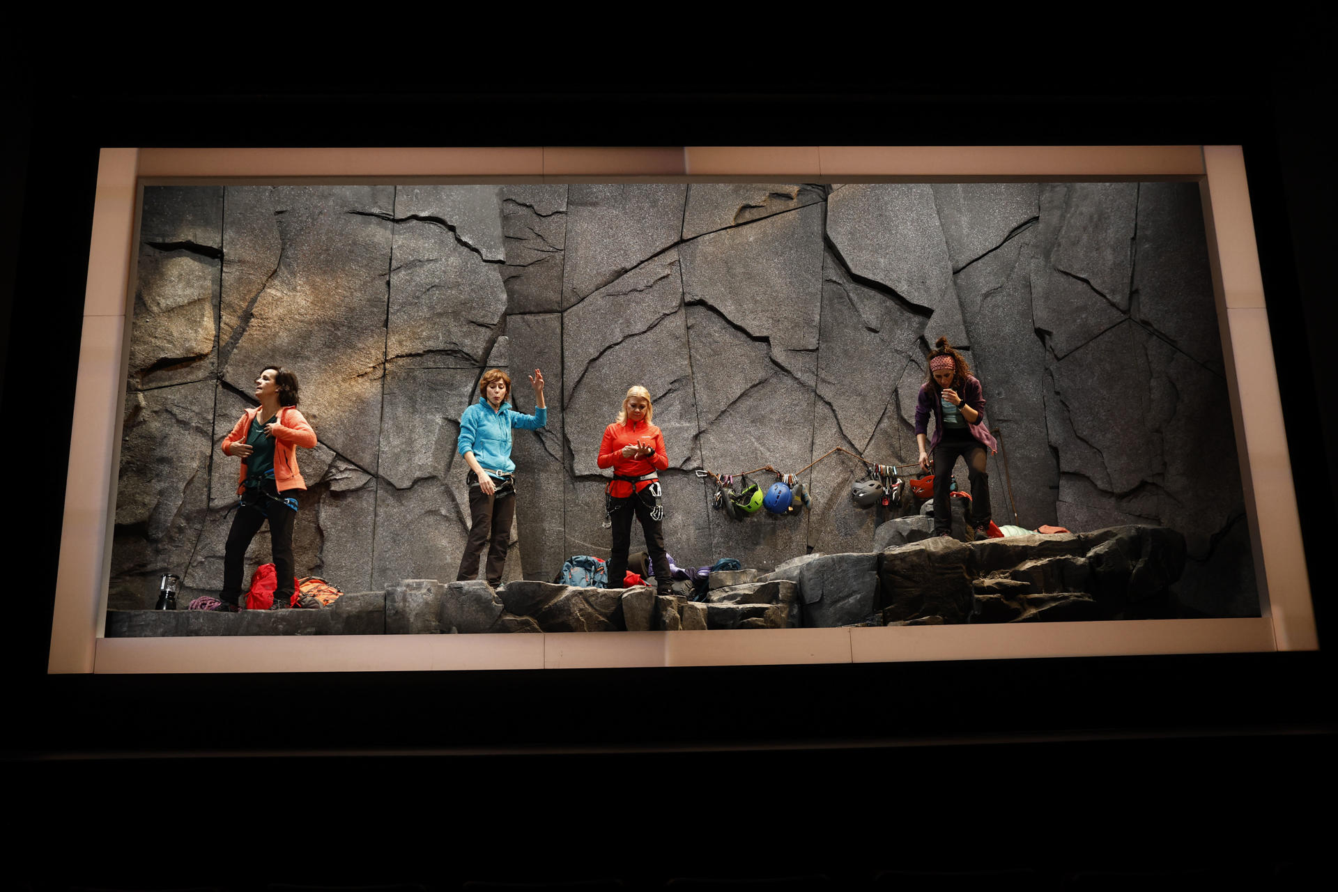 Imagen de archivo de las actrices Amparo Larrañaga (2d), Ruth Díaz (2i), Cecilia Solaguren (i) y Anna Carreño (d) durante la presentación de la obra 'Fitzroy', en Madrid. EFE/ Rodrigo Jiménez