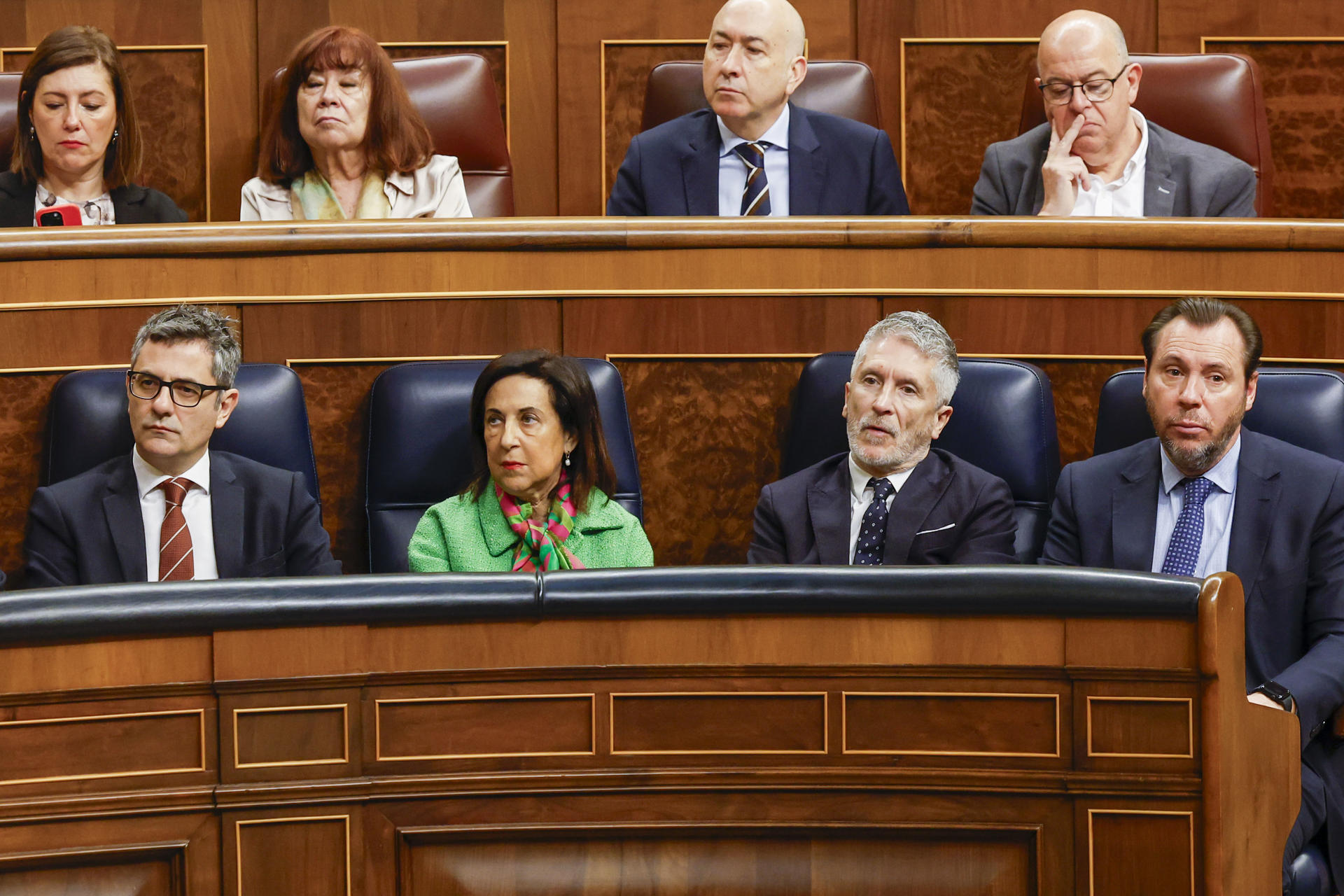 Los ministros, Félix Bolaños, Margarita Robles, Fernando Grande-Marlaska y Óscar Puente (i-d) asisten a la comparecencia del presidente del Gobierno, Pedro Sánchez, a petición propia para informar sobre el nuevo escenario geopolítico de la Unión Europea y las conclusiones del Consejo Europeo y convencer de la necesidad de que España aumente la inversión en defensa. EFE/J. P. Gandul