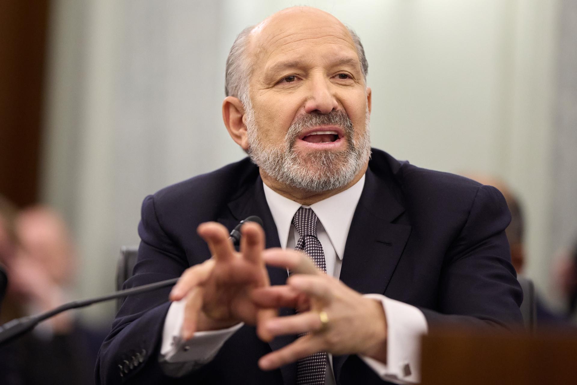 Fotografía de archivo en la que se registró al secretario de Comercio de Estados Unidos, Howard Lutnick, durante una conferencia de prensa, en Washington DC (EE.UU.). EFE/Allison Dinner