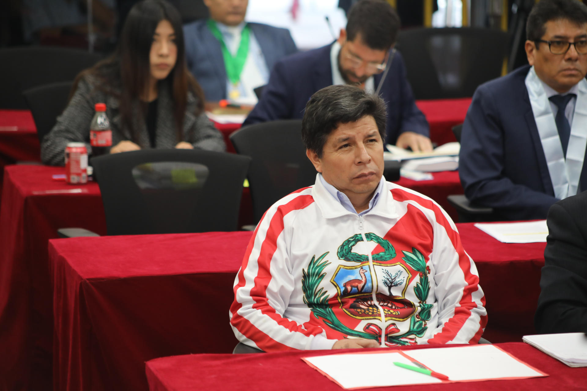 Fotografía cedida este jueves por el Poder Judicial de Perú que muestra al expresidente peruano Pedro Castillo (2021-2022), durante la séptima audiencia del juicio en el que se le acusa de rebelión en Lima (Perú). EFE/Poder Judicial de Perú