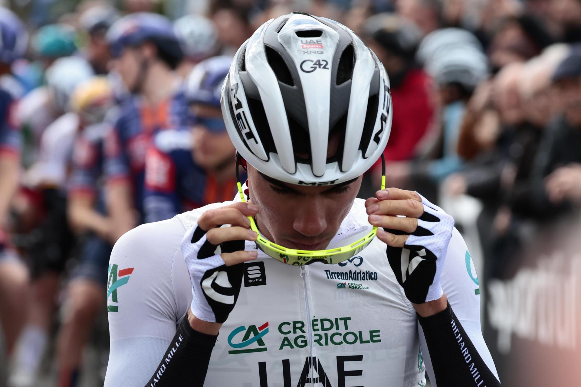 El ciclista español Juan Ayuso del UAE Team Emirates - XRG antes de empezar la sexta etapa de la 20 edición de la Tirreno Adriatico del 163km entre Cartoceto y Frontignano, Italia. EFE/EPA/ROBERTO BETTINI