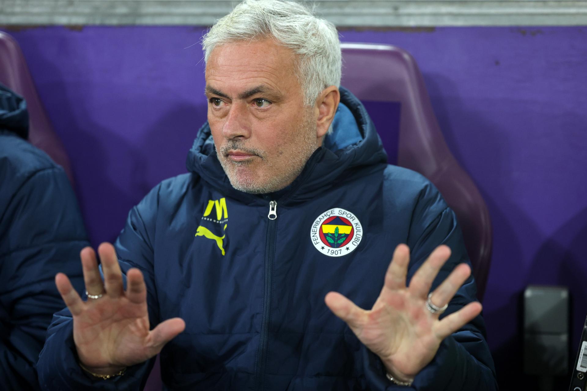 José Mourinho, técnico del Fenerbahçe. EFE/OLIVIER MATTHYS