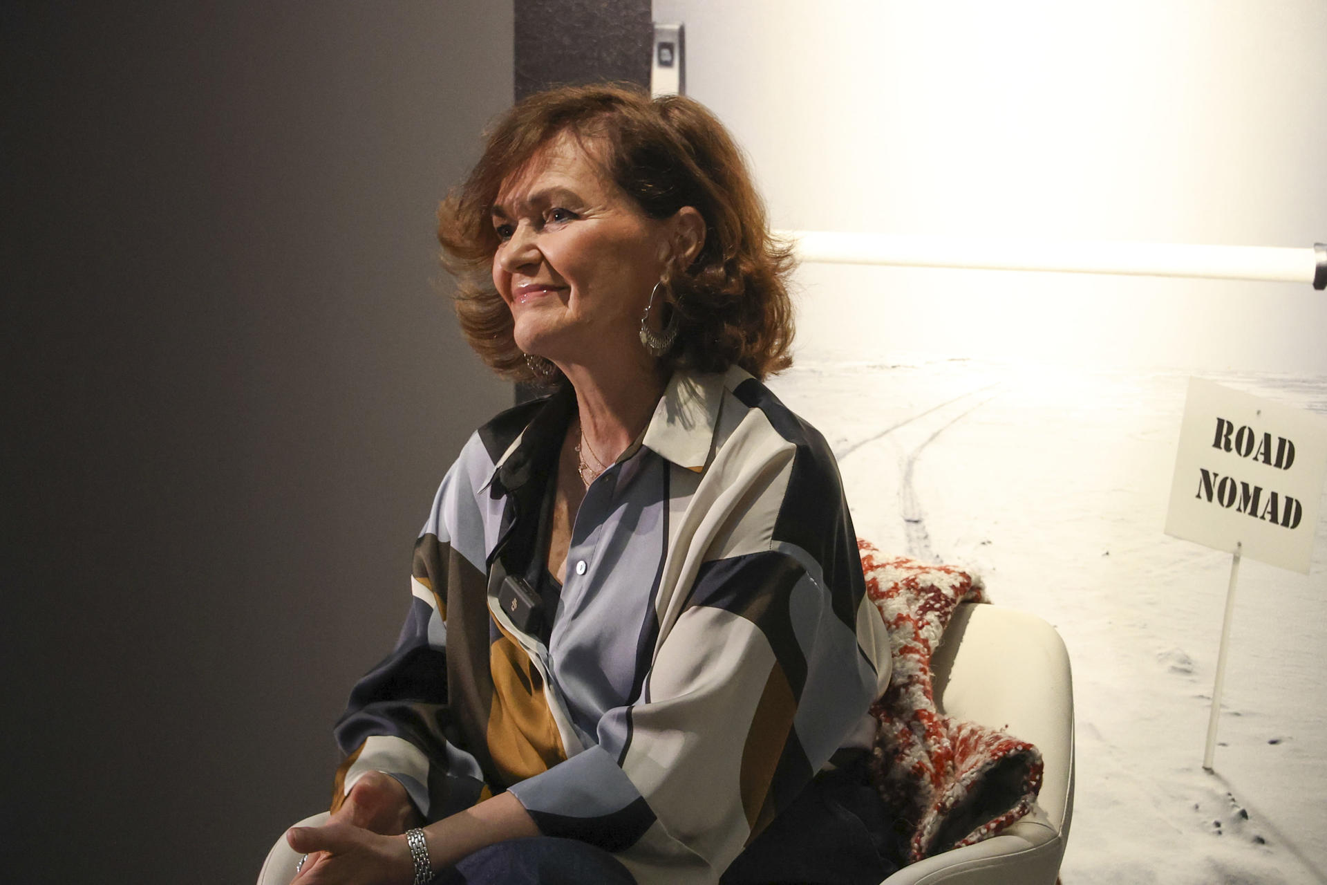 La presidenta del Consejo de Estado, Carmen Calvo, durante la presentación este lunes en Santander de su libro "Nosotras: el feminismo de la democracia". EFE/Celia Agüero