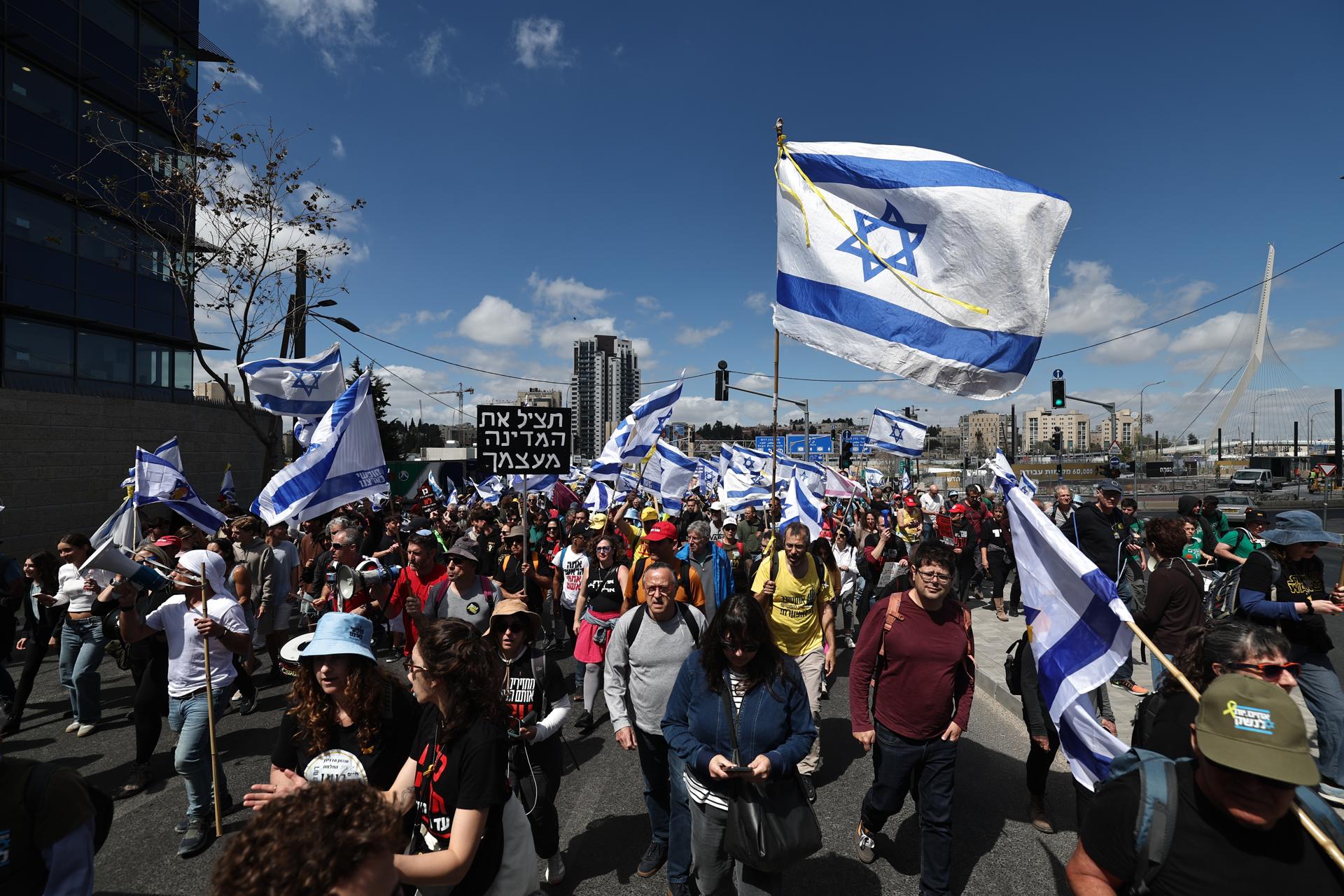 Aspecto de la manifestación contra Benjamin Netanyahu este 19 de marzo en Jerusalén. EFE/EPA/ATEF SAFADI