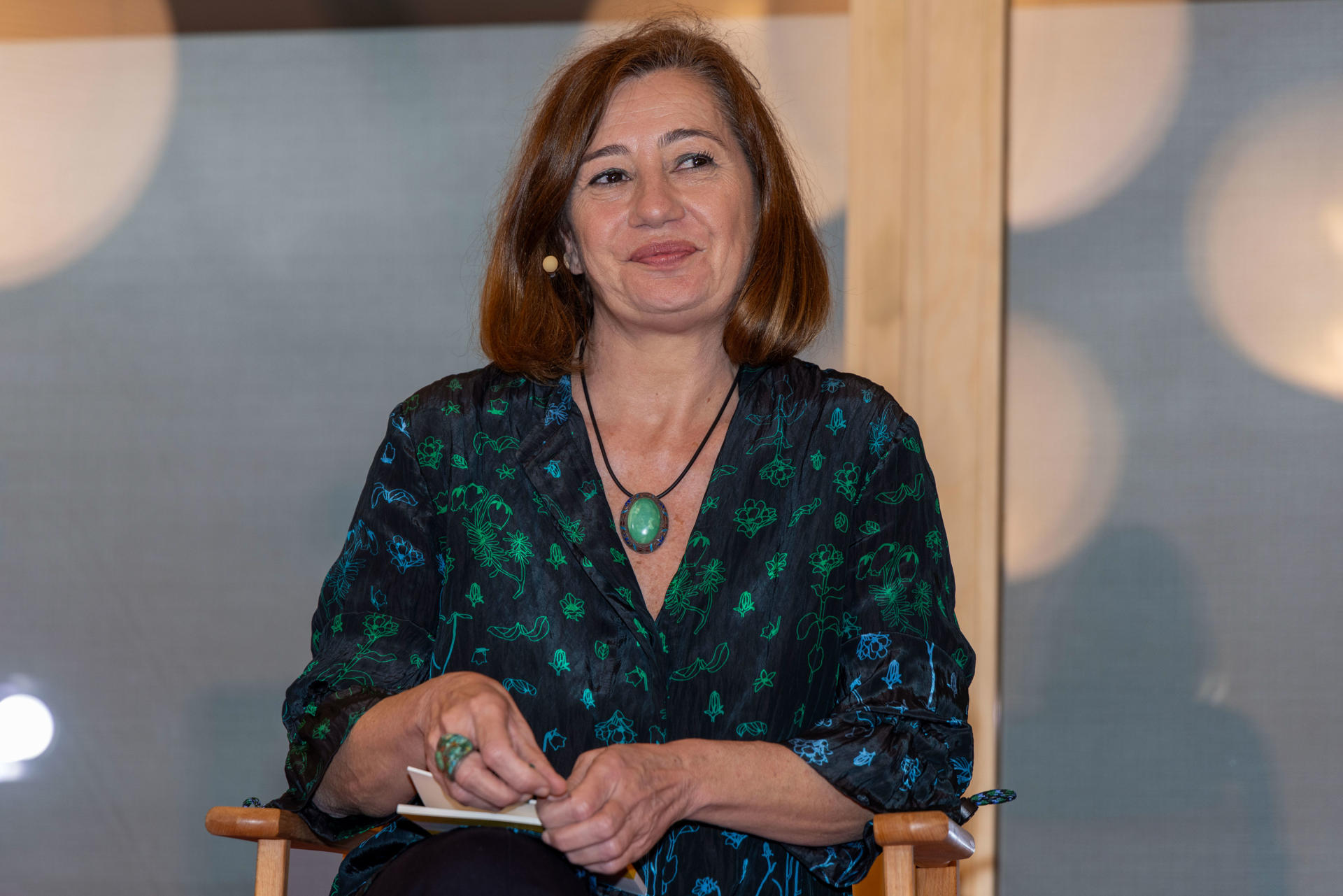 La secretaria general del PSIB-PSOE, Francina Armengol, durante el debate sobre el eje mediterráneo en el marco de la Unión Europea, en un acto previo al congreso del partido en Baleares, celebrado este viernes en Palma de Mallorca. EFE/Cati Cladera
mantienen un dialogo sobre El eje Mediterráneo en el marco de la Unión Europea, como acto previo al 15è Congreso del PSIB-PSOE, organizado por los socialistas europeos. Modera la eurodiputada del PSIB-PSOE, Alícia Homs. .- EFE/CATI CLADERA