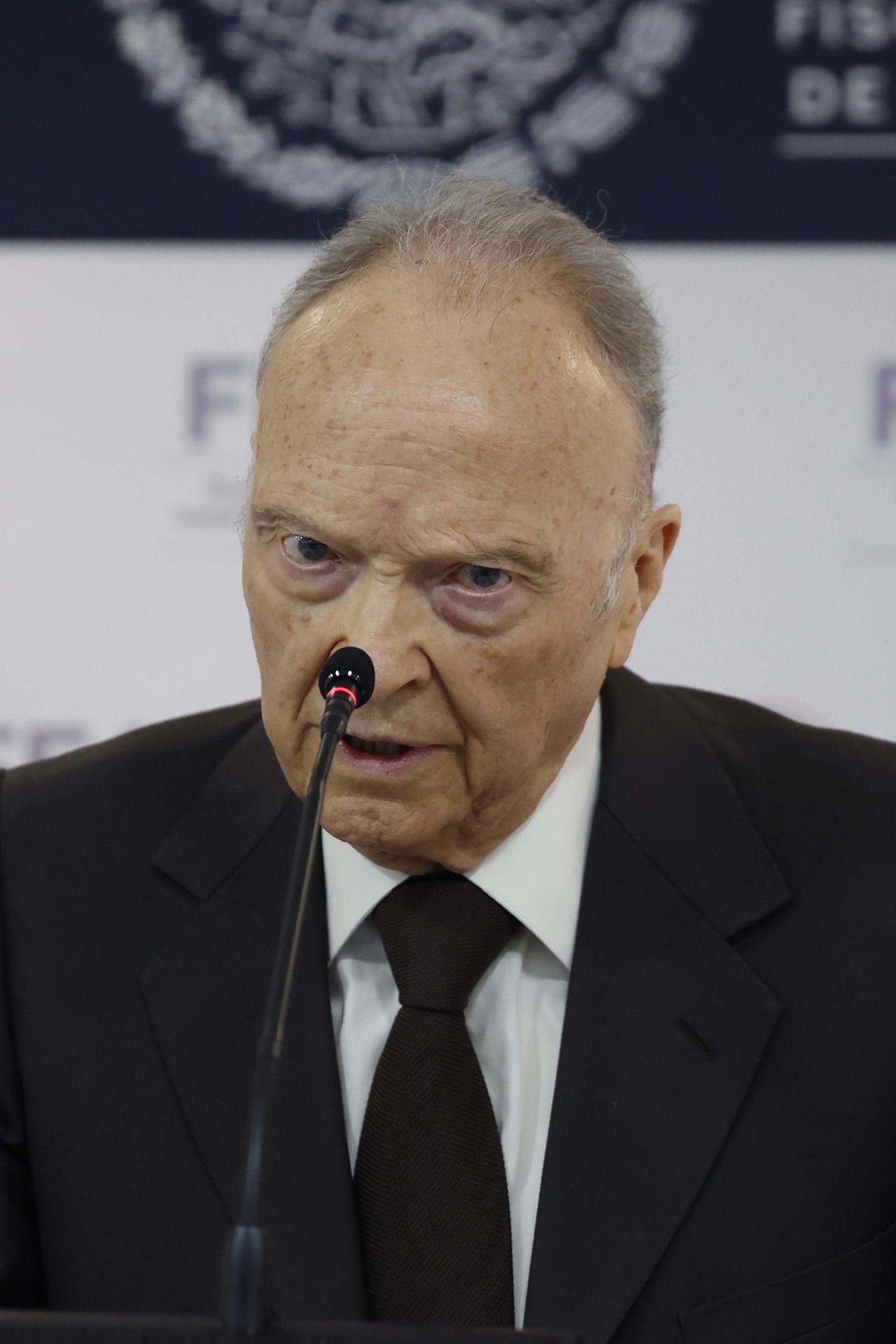 El fiscal general de México, Alejandro Gertz Manero, habla durante una rueda de prensa este miércoles, en Ciudad de México (México). EFE/ Sáshenka Gutiérrez
