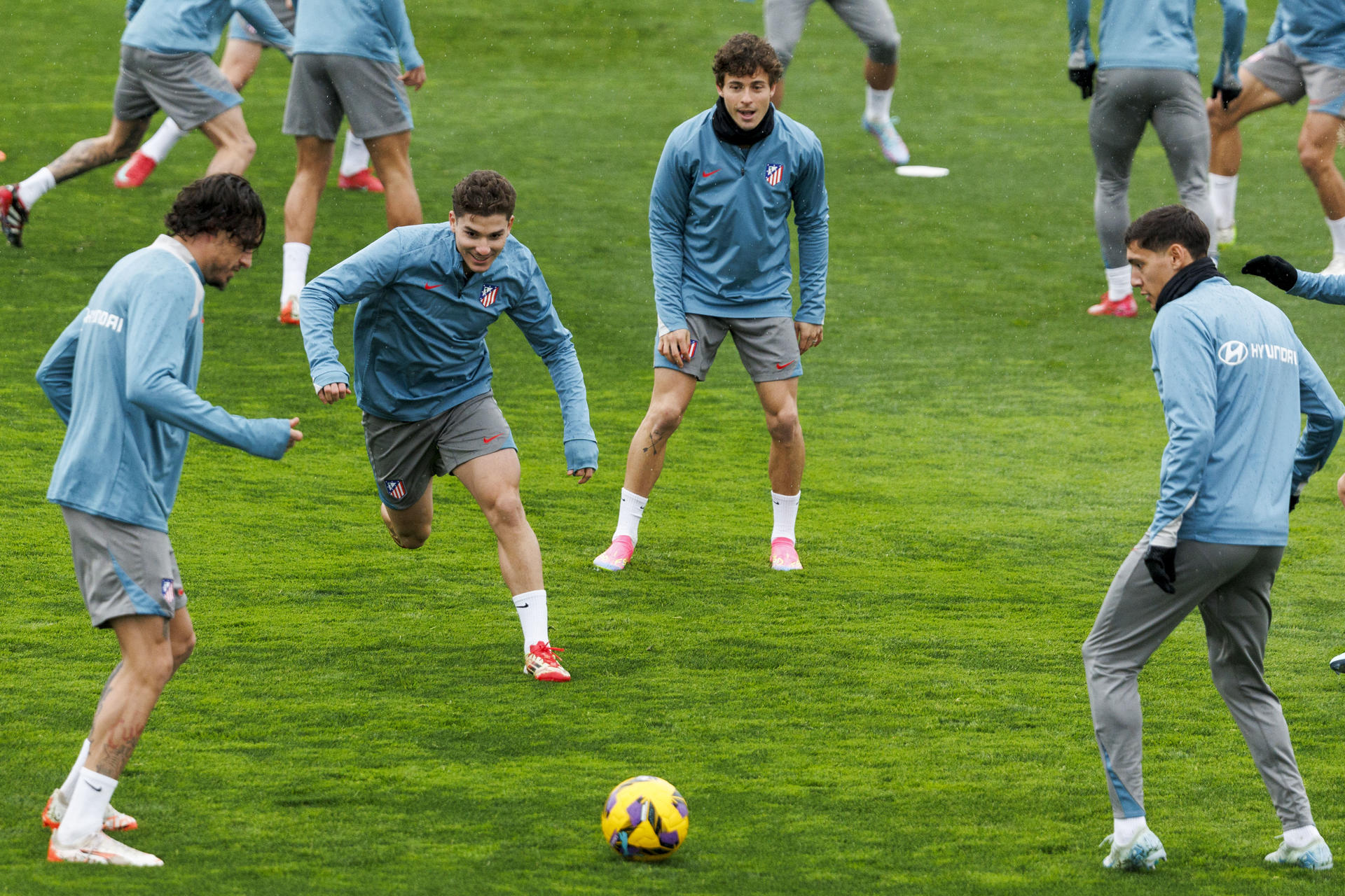 Julián Álvarez, en el entrenamiento de este sábado. EFE/Sergio Pérez