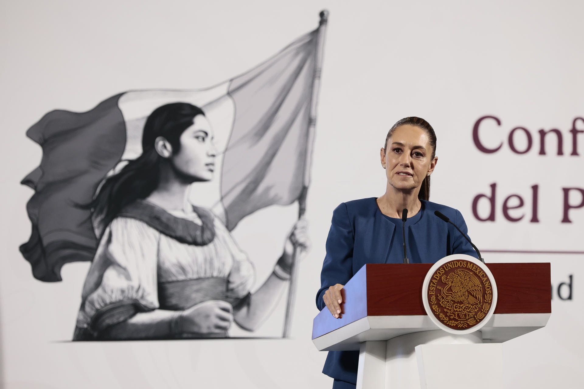 La presidenta de México, Claudia Sheinbaum, participa durante su conferencia de prensa matutina este miércoles en Palacio Nacional de la Ciudad de México (México). EFE/José Méndez
