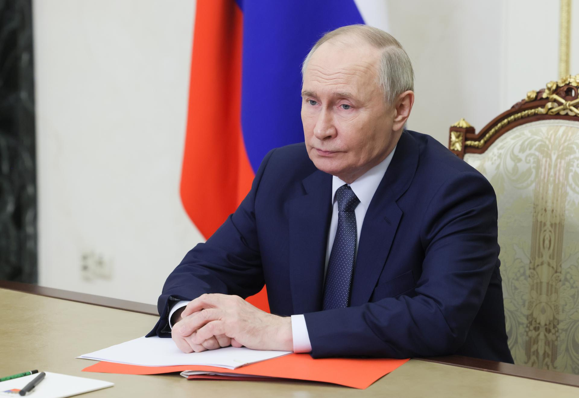 El presidente ruso Vladimir Putin preside una reunión con miembros del Consejo de Seguridad de Rusia a través de videoconferencia en el Kremlin de Moscú, Rusia, 21 de marzo de 2025. (Rusia, Moscú) EFE/EPA/MIKHAIL METZEL/SPUTNIK/KREMLIN / POOL CRÉDITO OBLIGATORIO