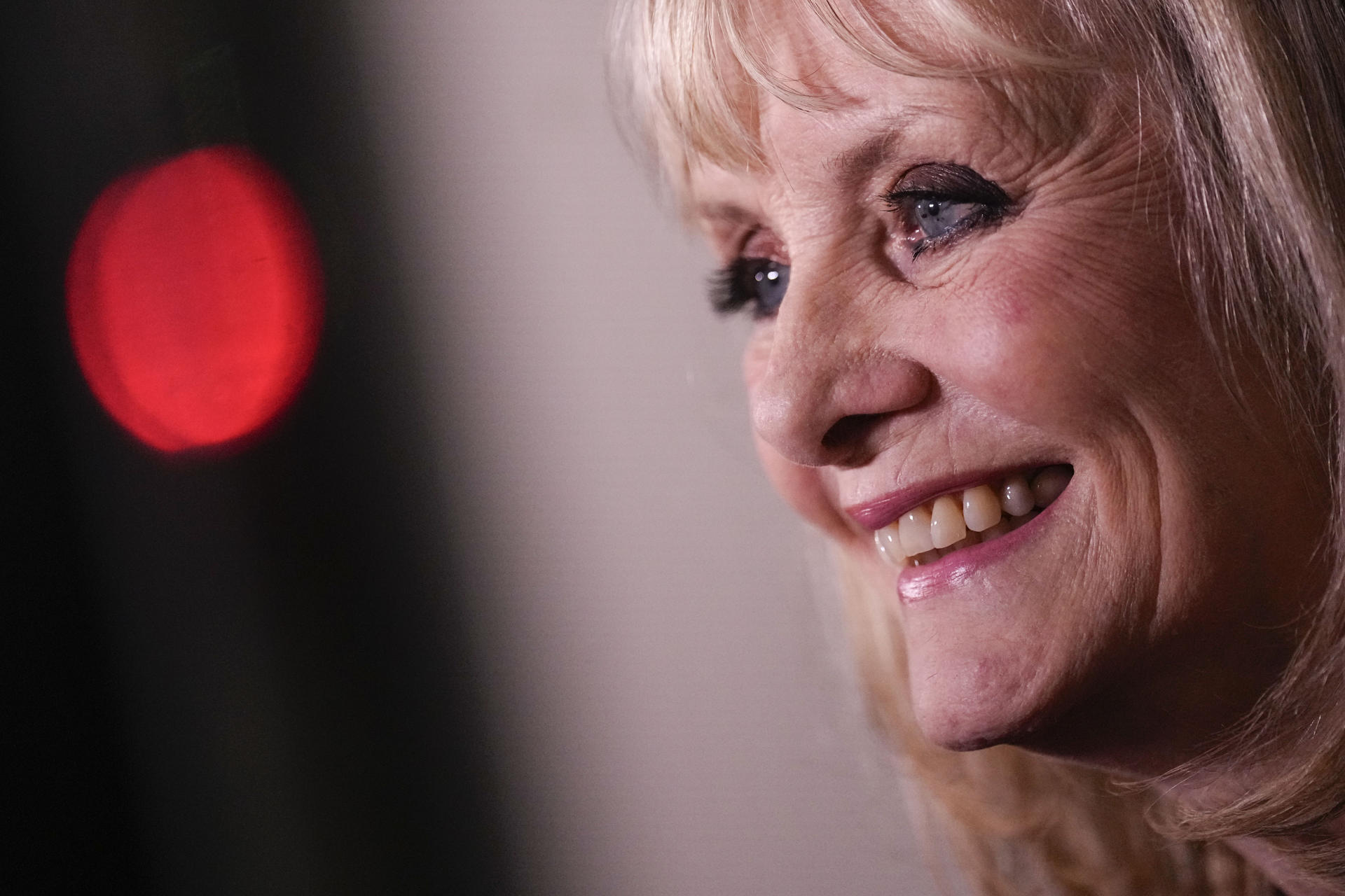 Dame Lesley Lawson, más conocida como Twiggy, considerada como la primera supermodelo de la historia de la moda, ha asegurado en una entrevista con EFE que sigue viéndose bella pasados los 75 años, y que le apena que la presión estética y el edadismo no permitan a otras de su generación sentirse igual de bien.EFE/ Enric Fontcuberta