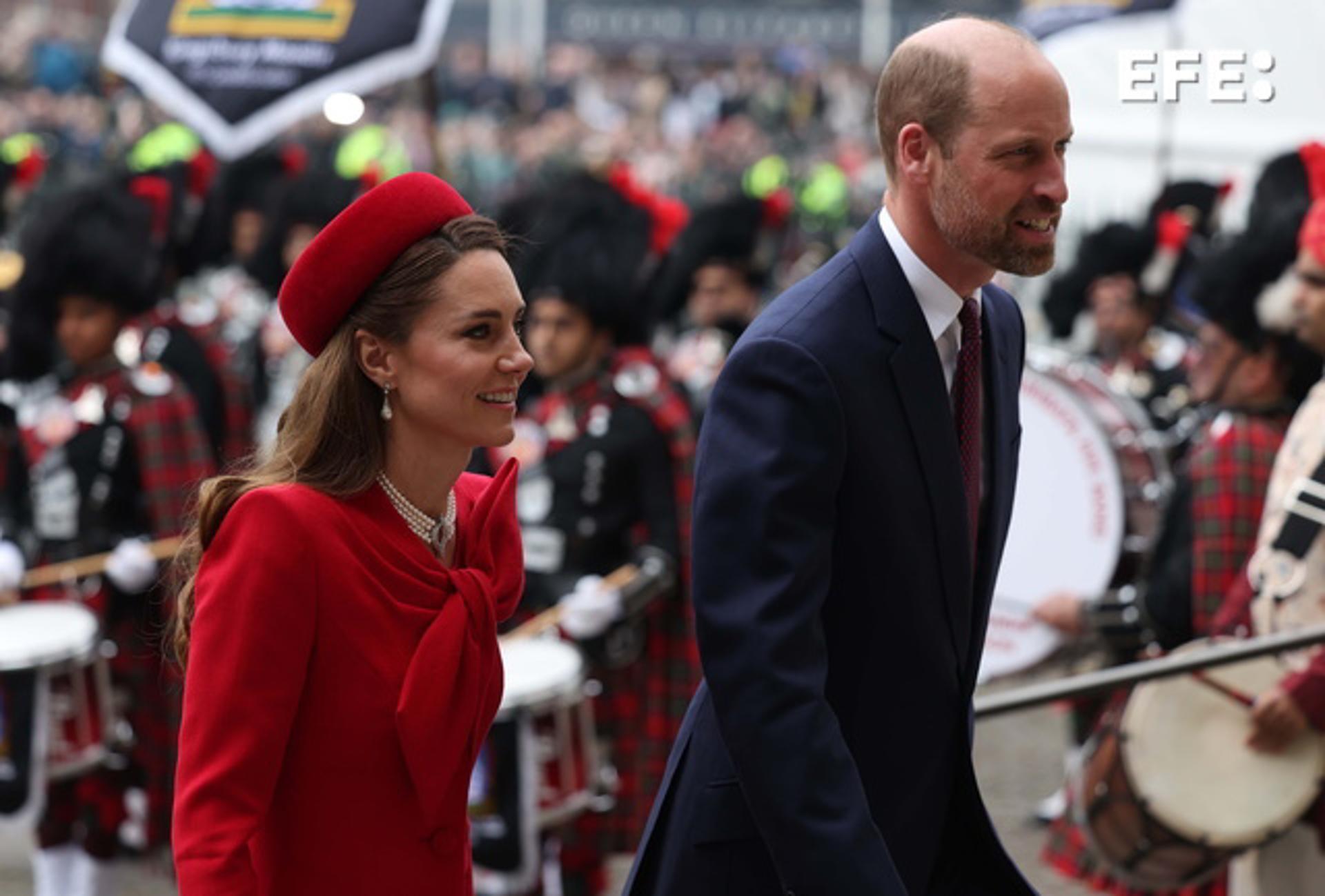El príncipe y la princesa de Gales, Guillermo (D) y Catalina (I), llegan al Servicio de la Mancomunidad en la Abadía de Westminster en Londres, el 10 de marzo de 2025. El Día de la Mancomunidad es una celebración anual que es observada por personas en toda la Mancomunidad. El tema para el Día de la Commonwealth 2025 es 'Juntos Prosperamos'. (Princess of Wales, United Kingdom, London) EFE/EPA/NEIL HALL