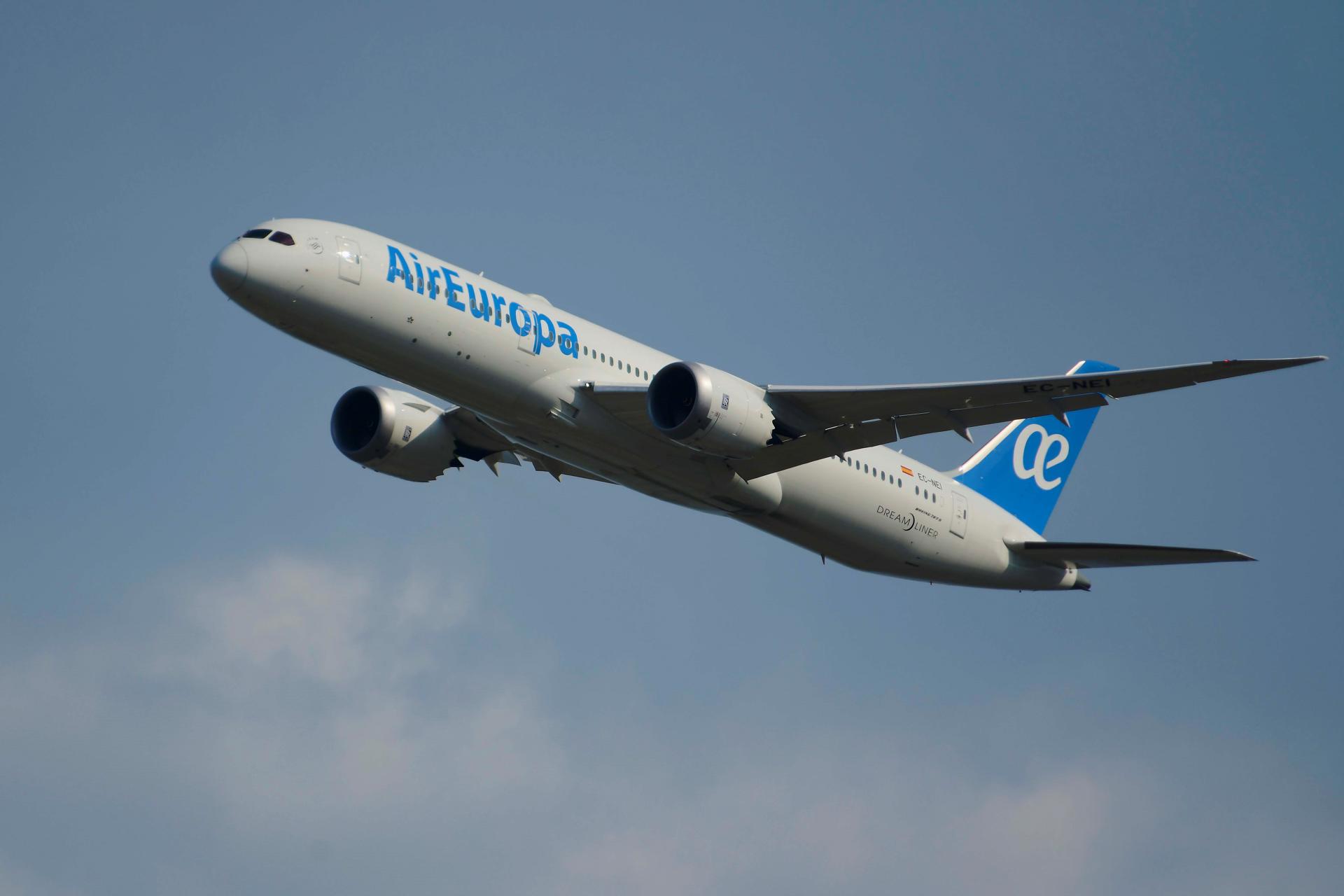Imagen de archivo de un avión de Air Europa. EFE/ José Valle